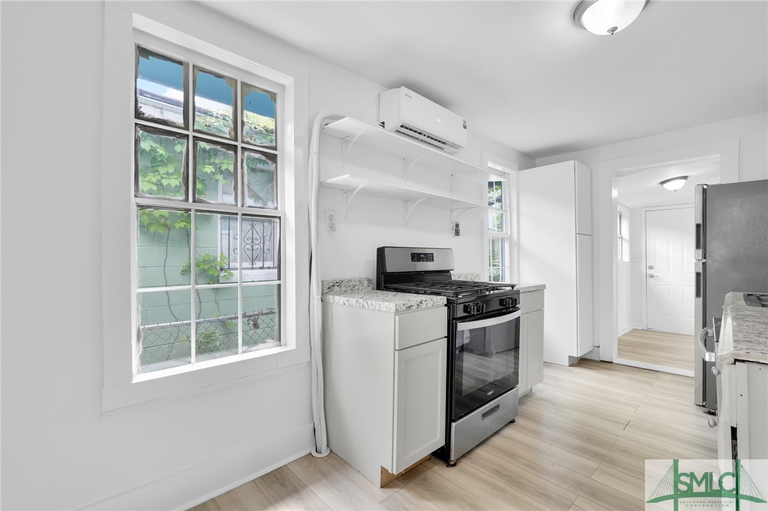 627 W 48th Street Property Photo 17