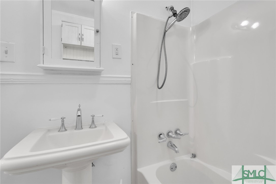 627 W 48th Street Property Photo 31