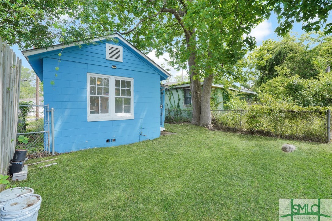 627 W 48th Street Property Photo 43