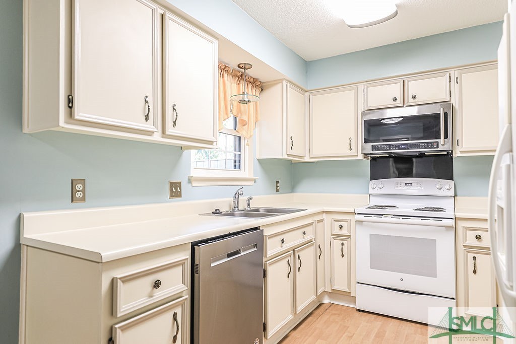 5 Hidden Lake Court Property Photo 11