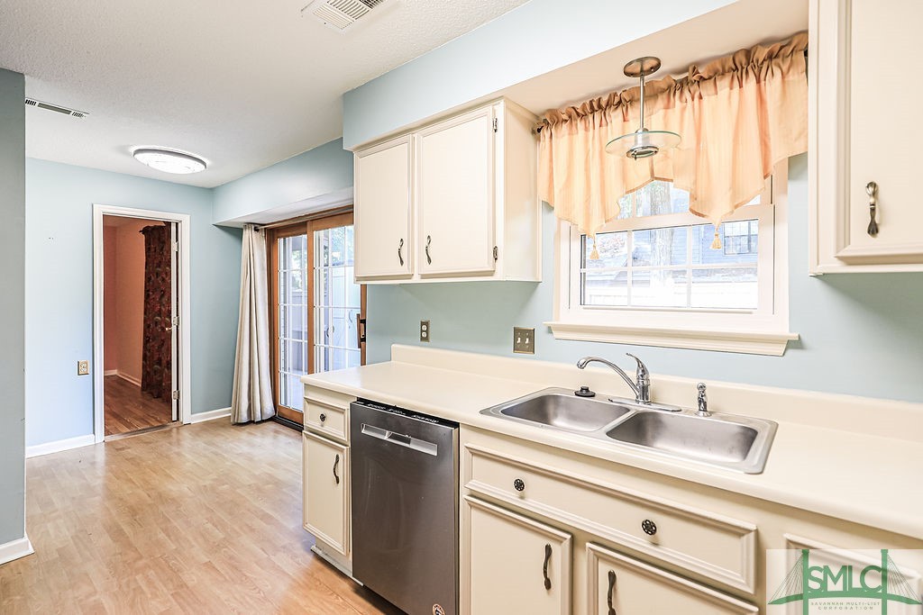 5 Hidden Lake Court Property Photo 13