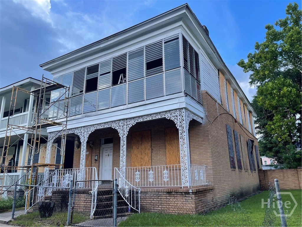 516 W 39th Street Property Photo 1