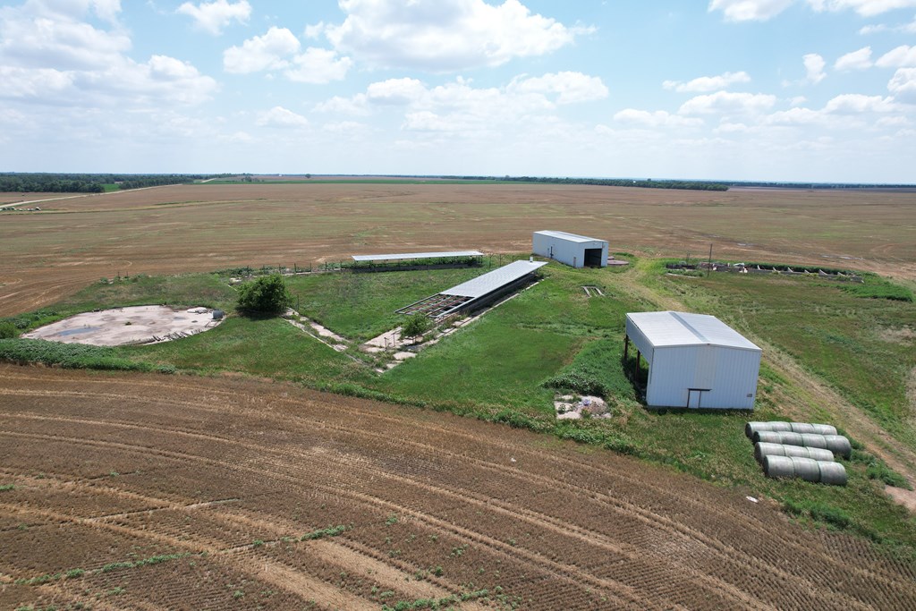 489 Frontier Rd Property Photo 3