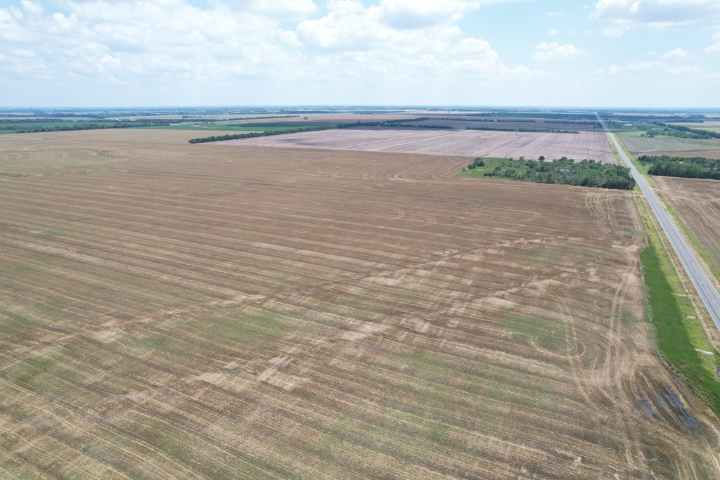 489 Frontier Rd Property Photo 5