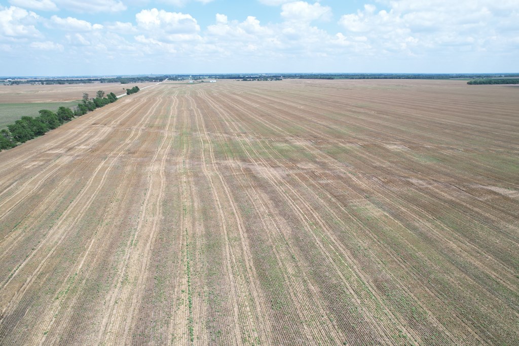 489 Frontier Rd Property Photo 6