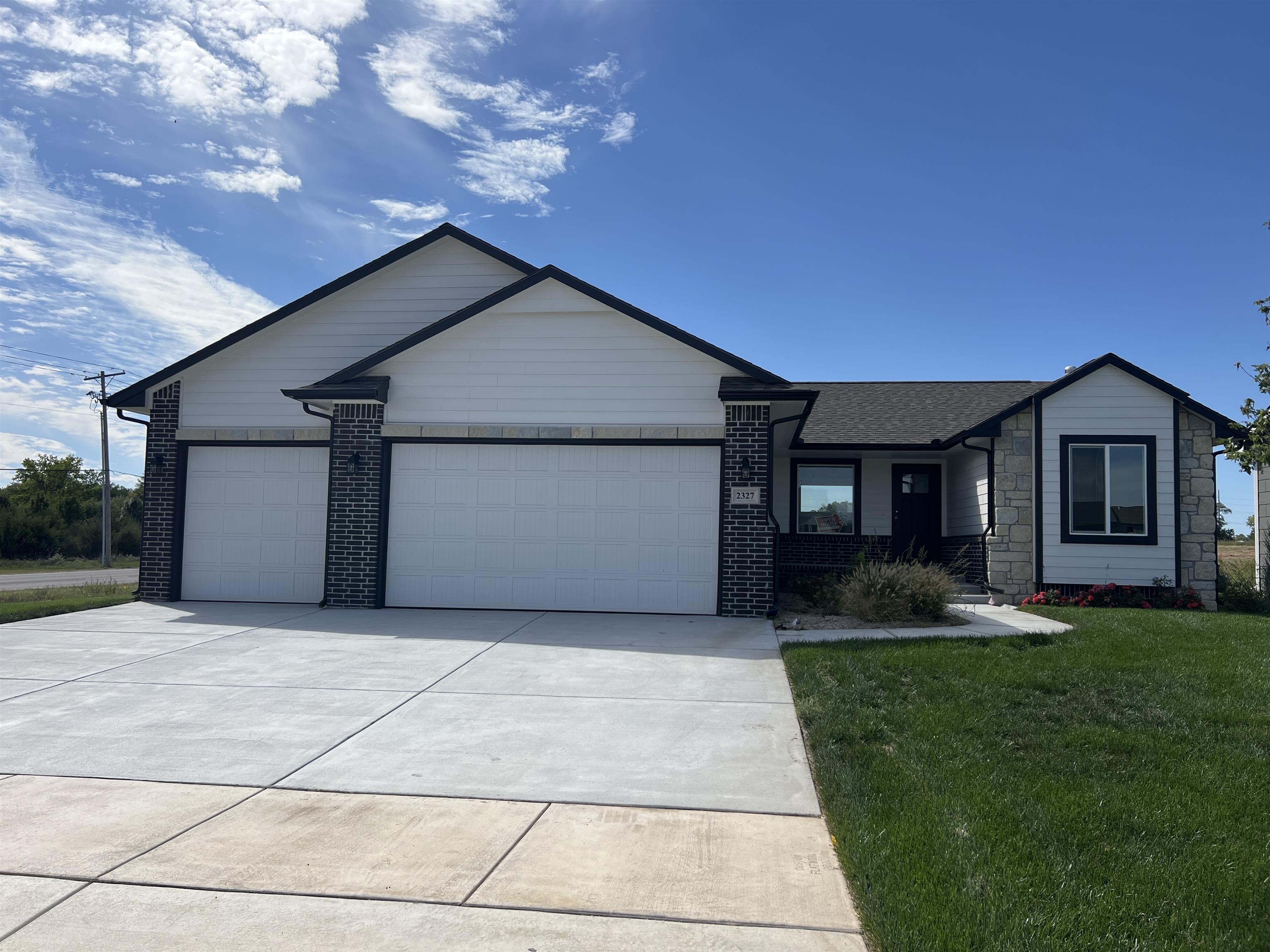 2327 S Hickory Creek St Property Photo 1