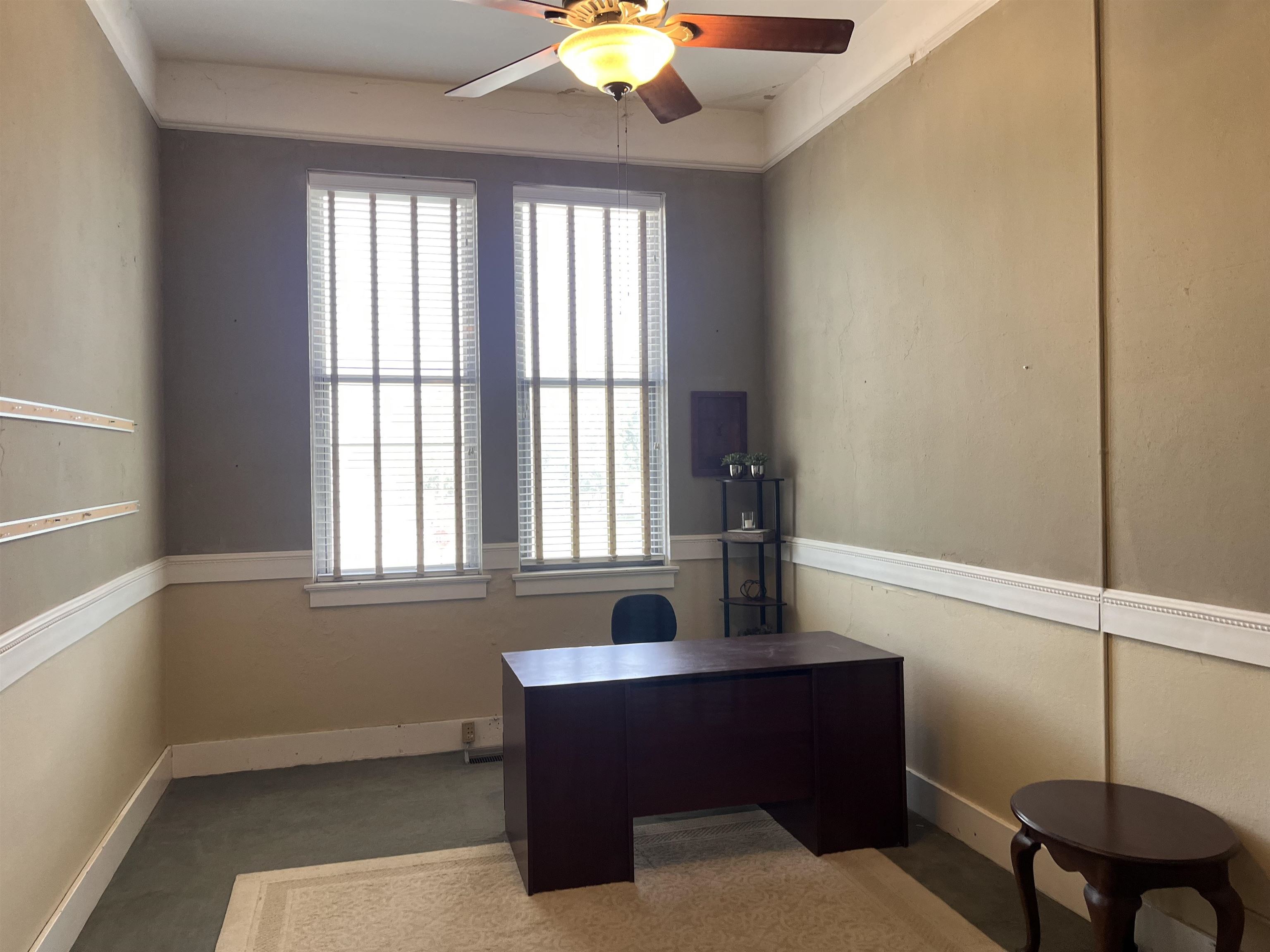 400 S Main Property Photo 8
