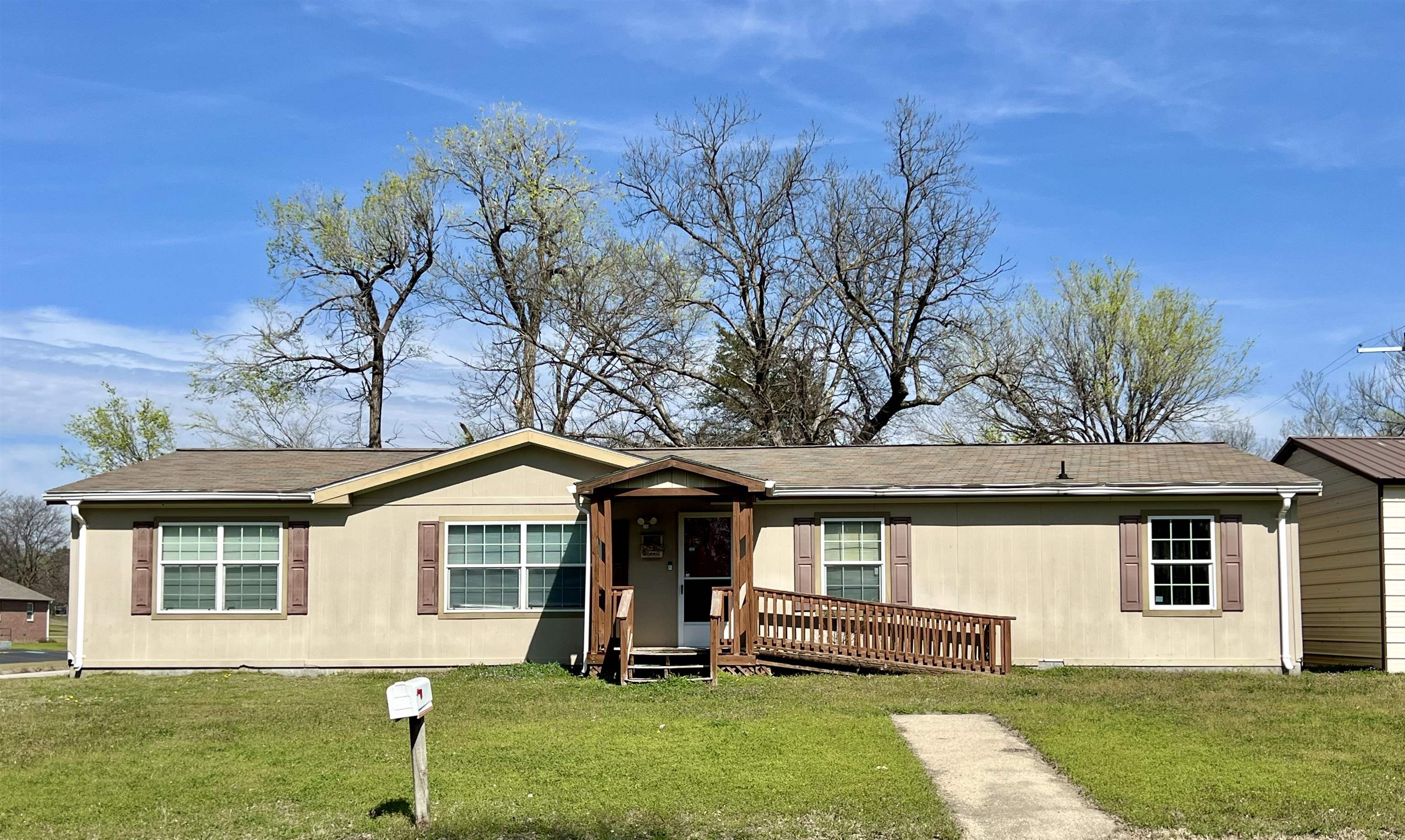 618 W Cedar Property Photo 1