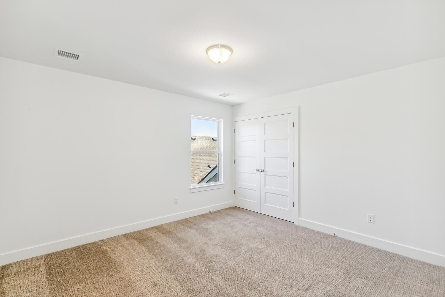 419 E Park Pl Property Photo 9