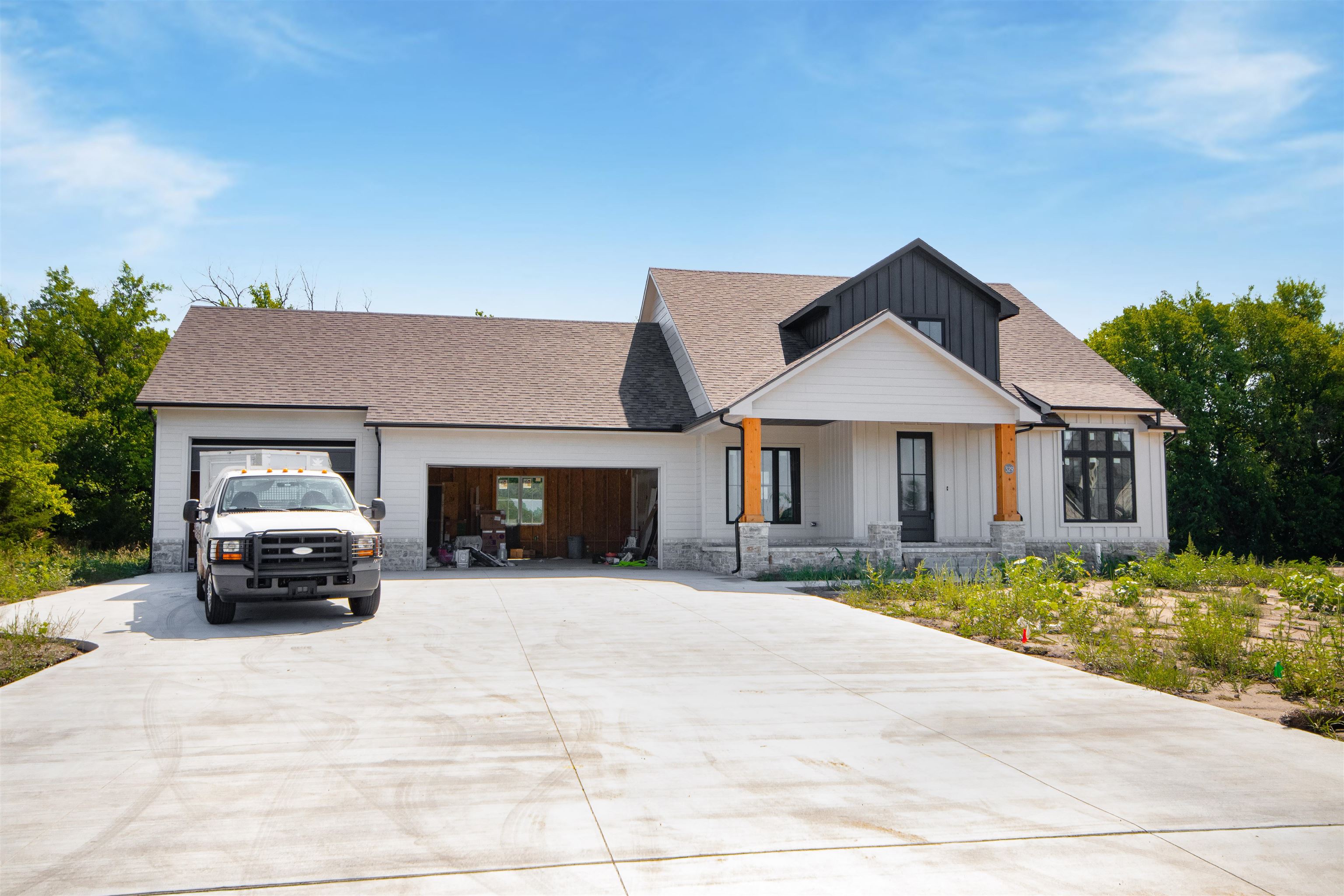 329 N Sarah Ct Property Photo 1