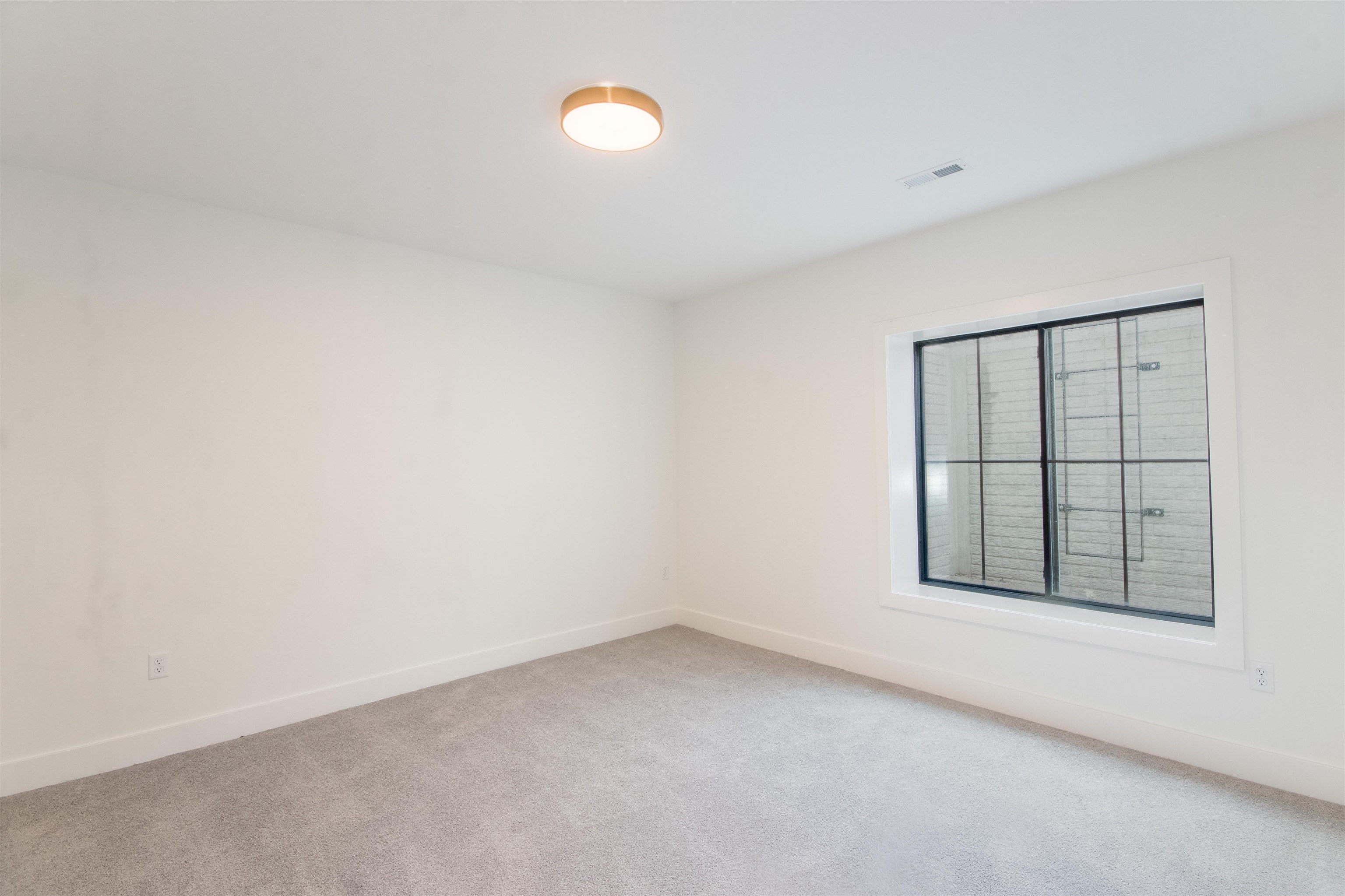 329 N Sarah Ct Property Photo 32