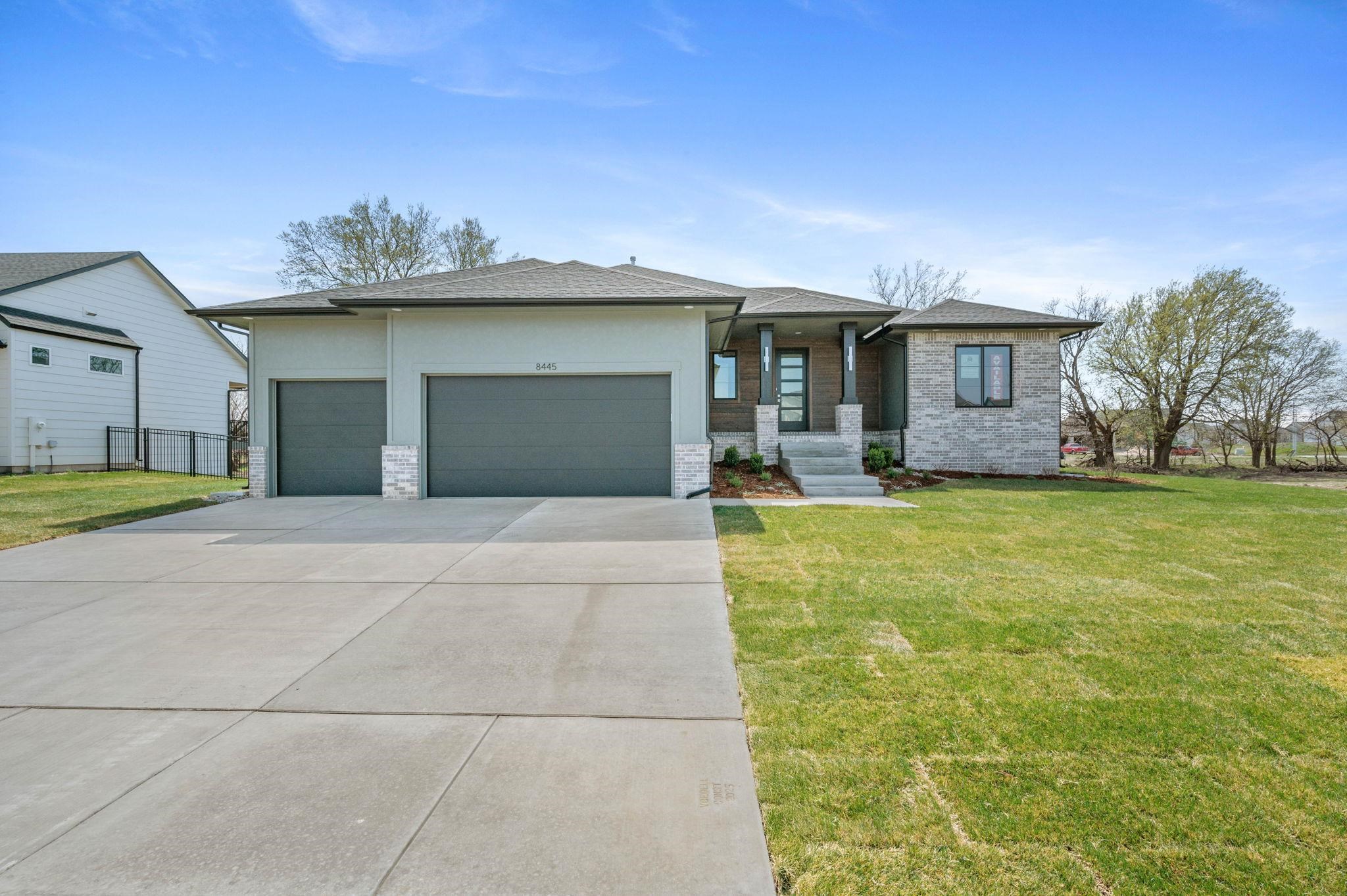 8445 W Mossy Stone St Property Photo 1