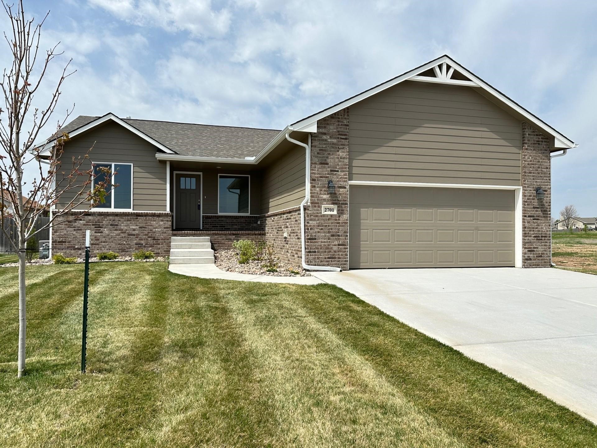 2701 N Mainsgate Dr Property Photo 1