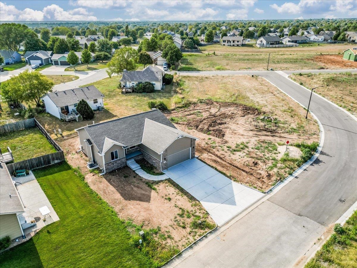 2701 N Mainsgate Dr Property Photo 32