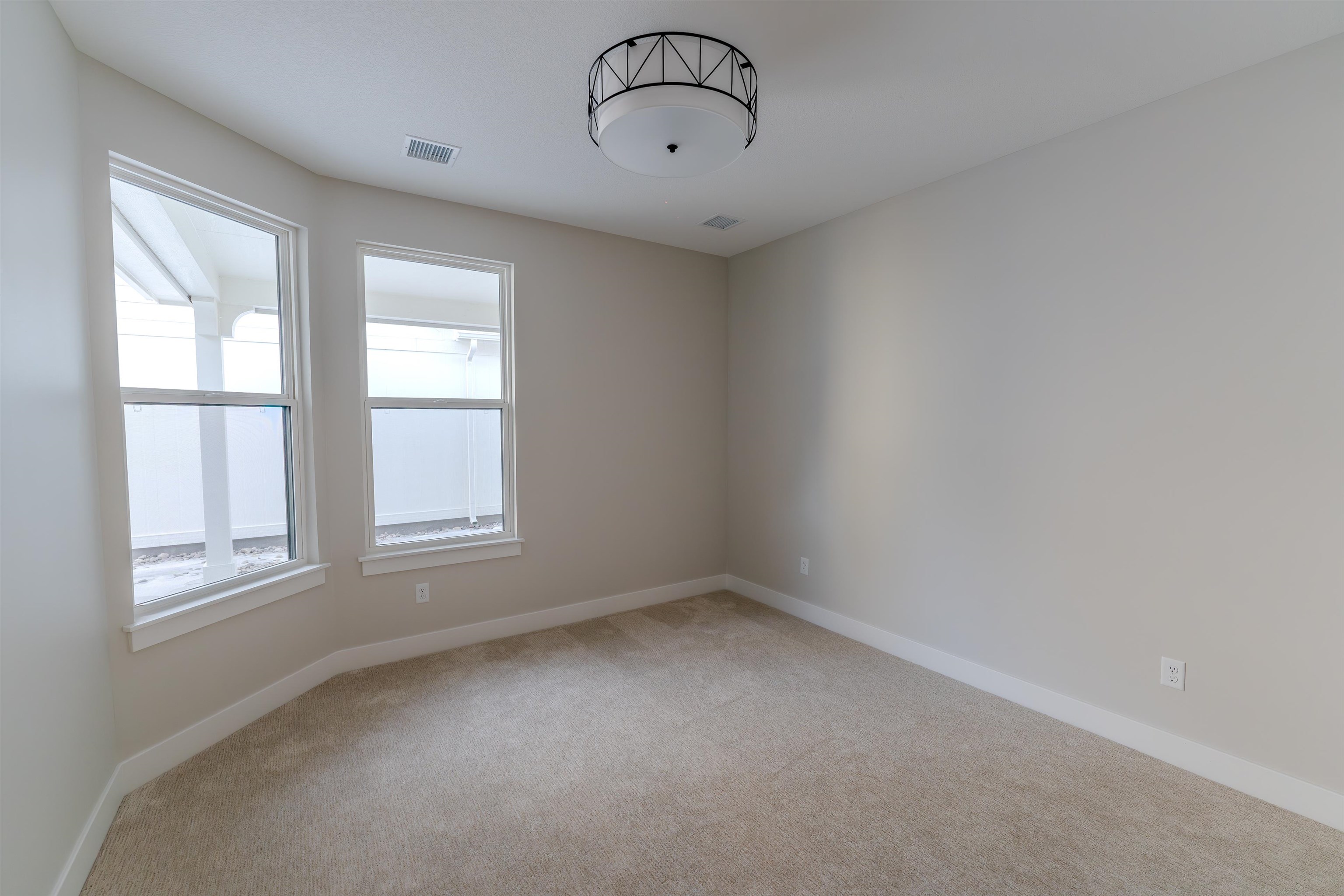 3727 N Ritchfield St Property Photo 2