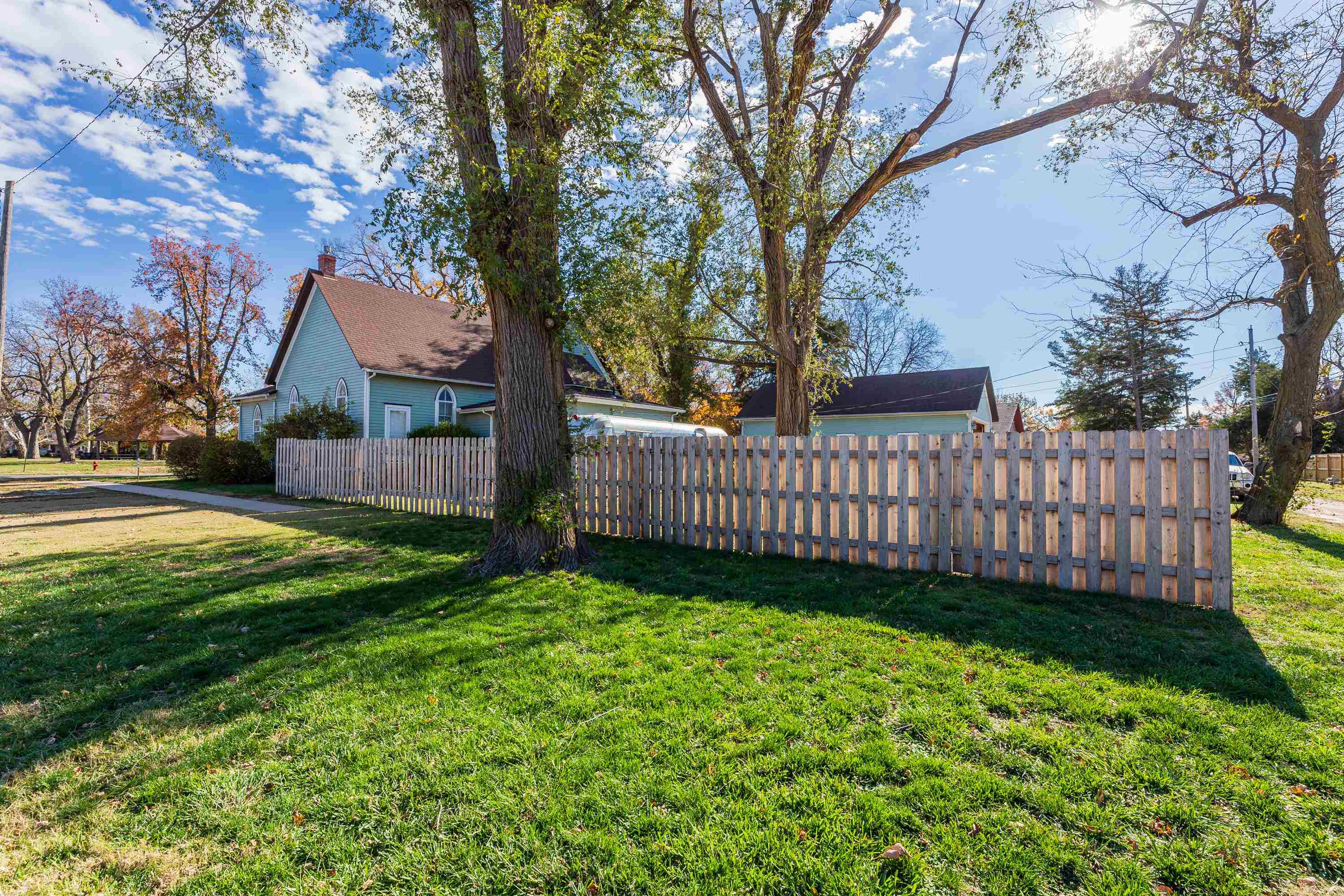 301 Santa Fe Property Photo 3