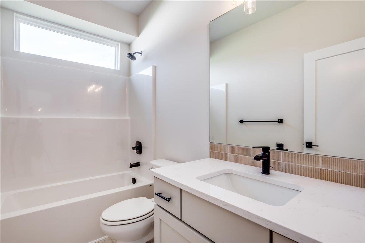9630 W Cedar Lane Property Photo 23