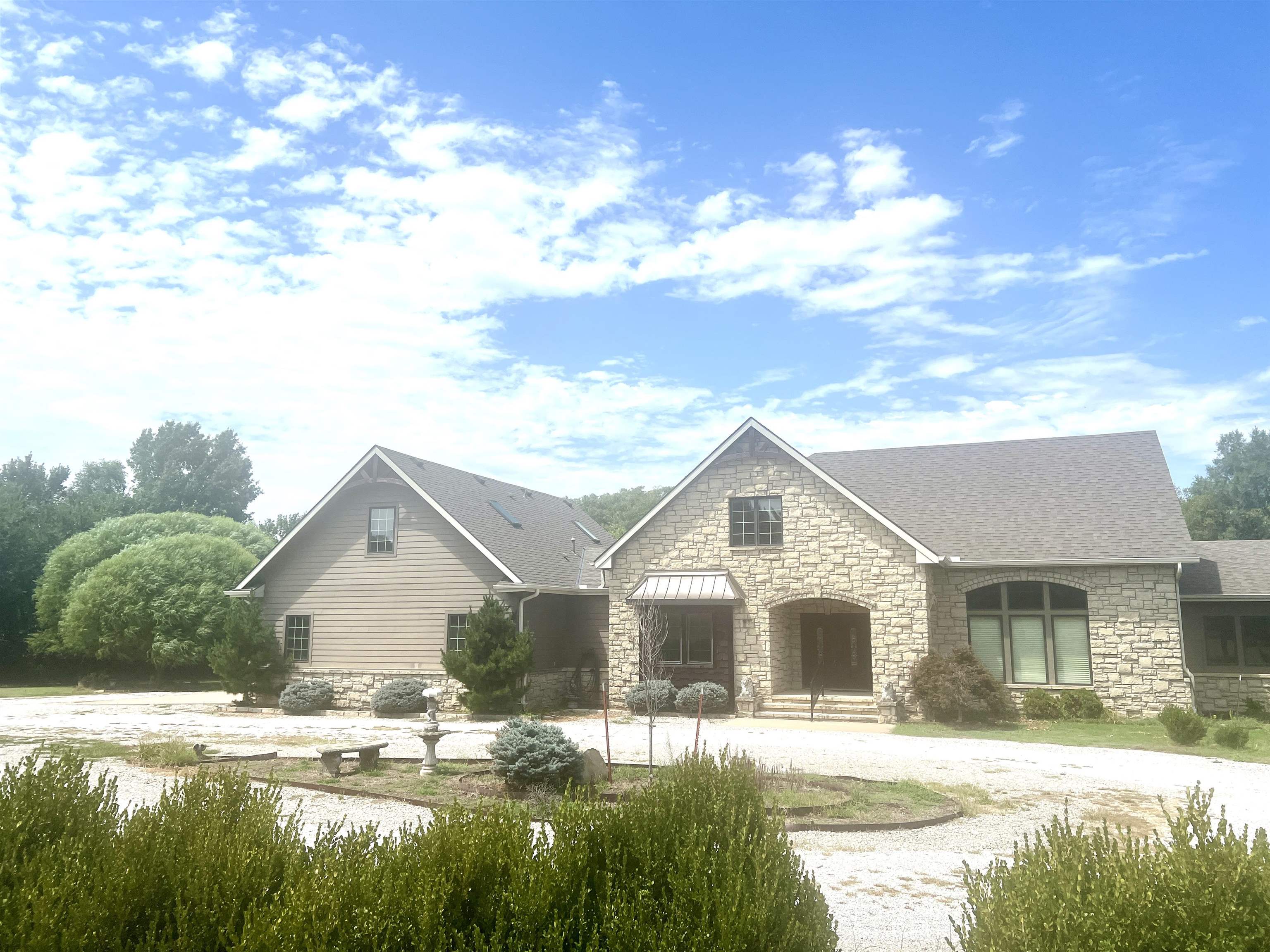2000 E Madison Property Photo 1