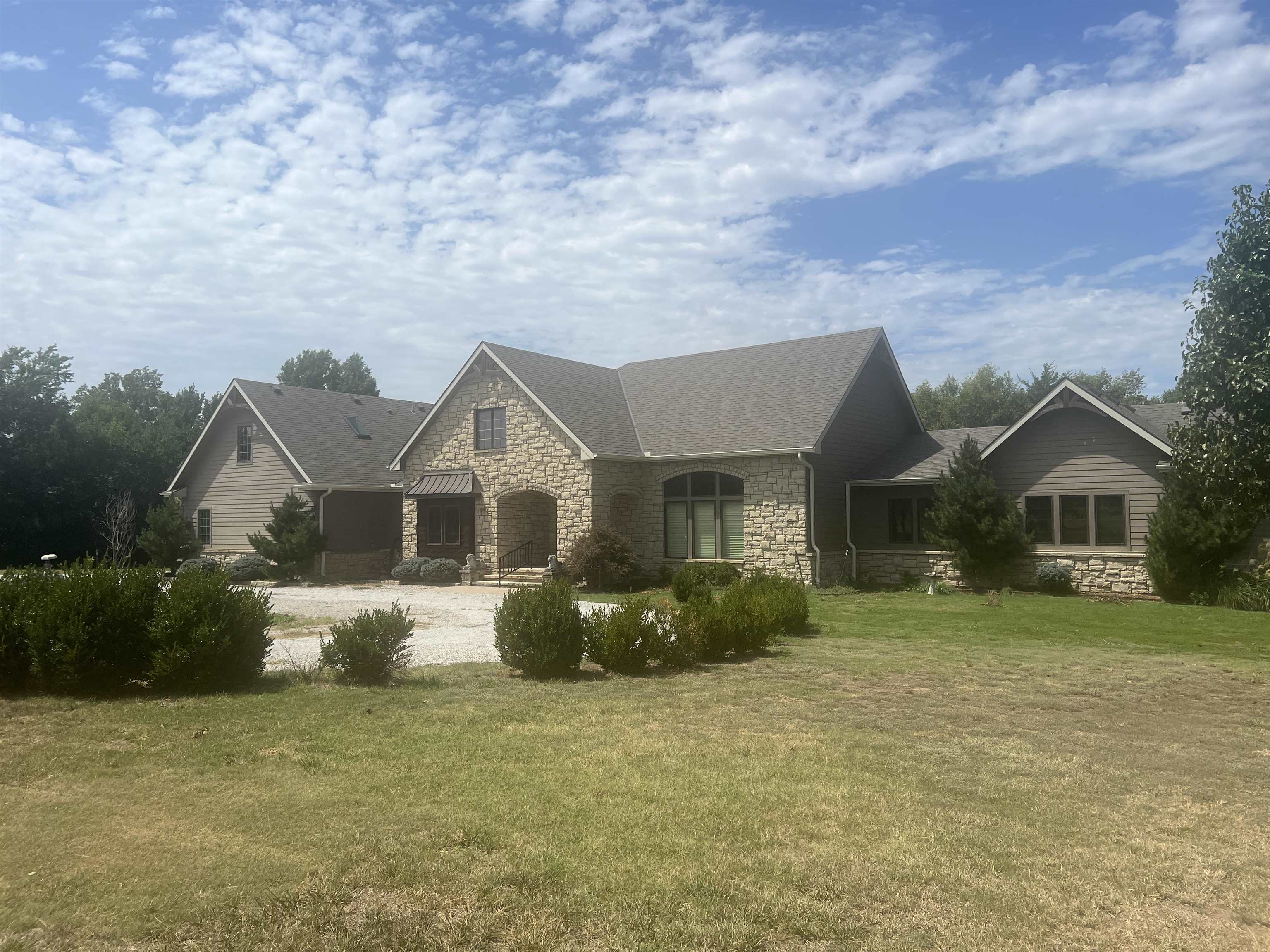 2000 E Madison Property Photo 2