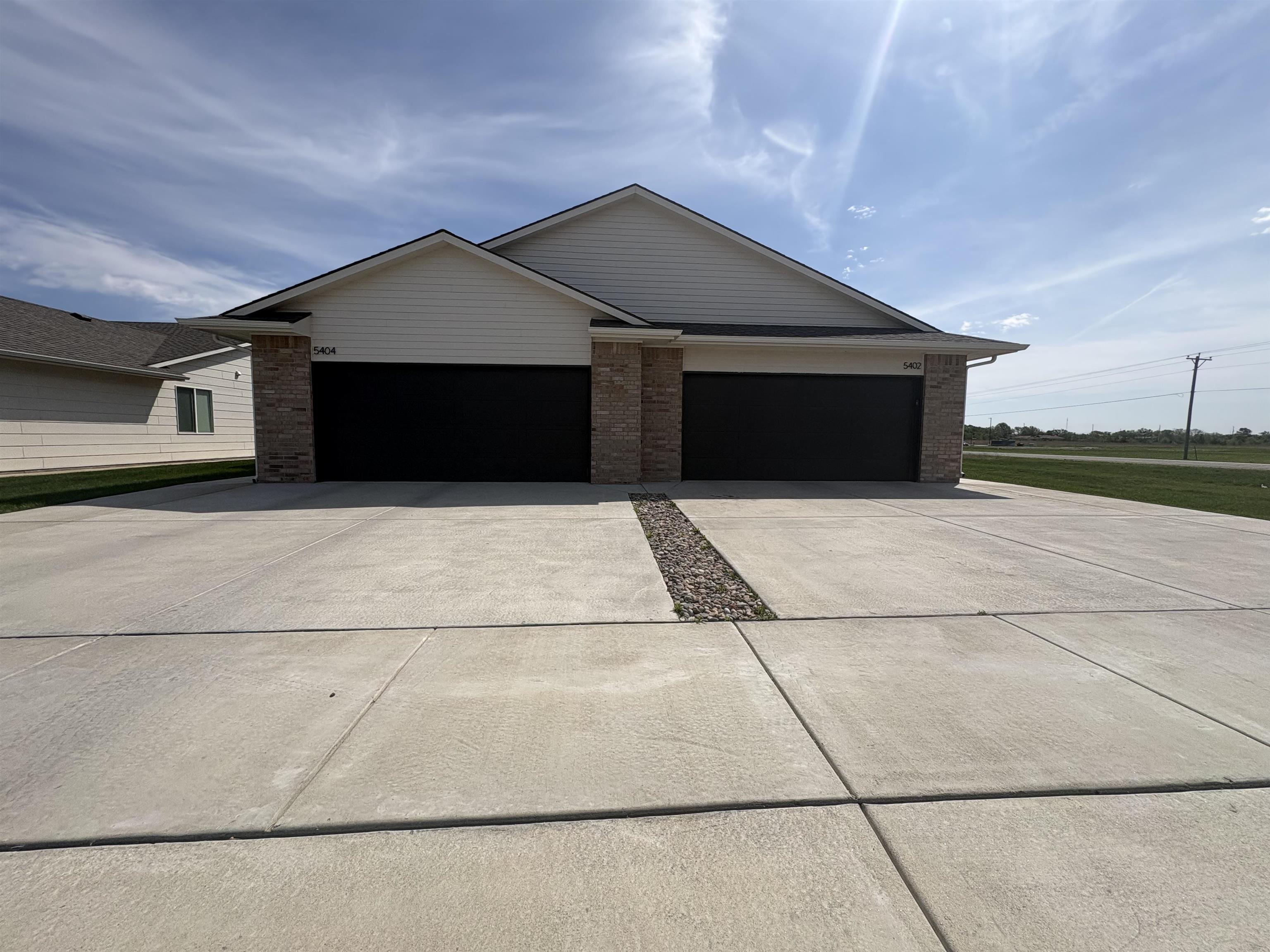 5402-5404 N Sandkey Ct Property Photo 1