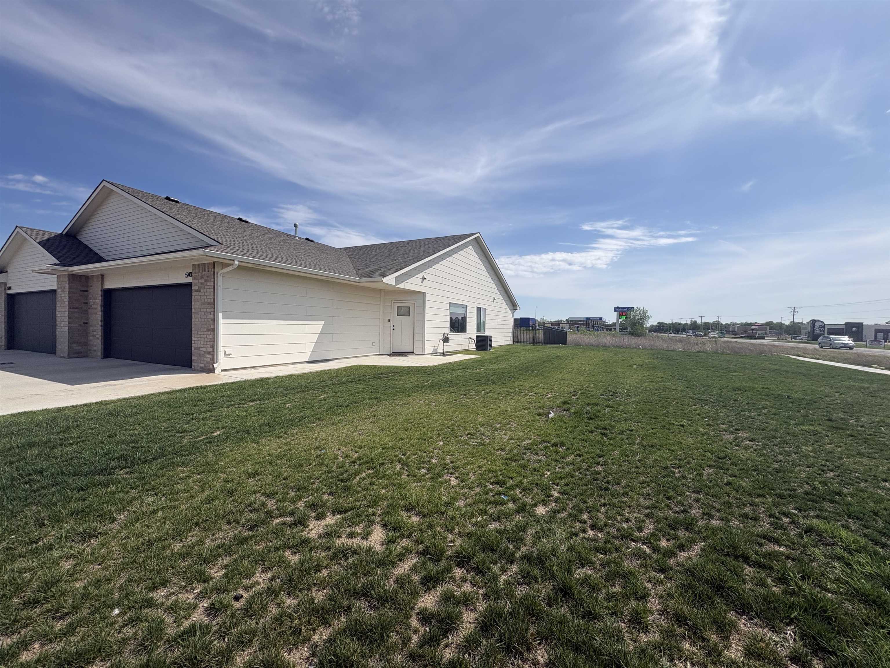 5402-5404 N Sandkey Ct Property Photo 3