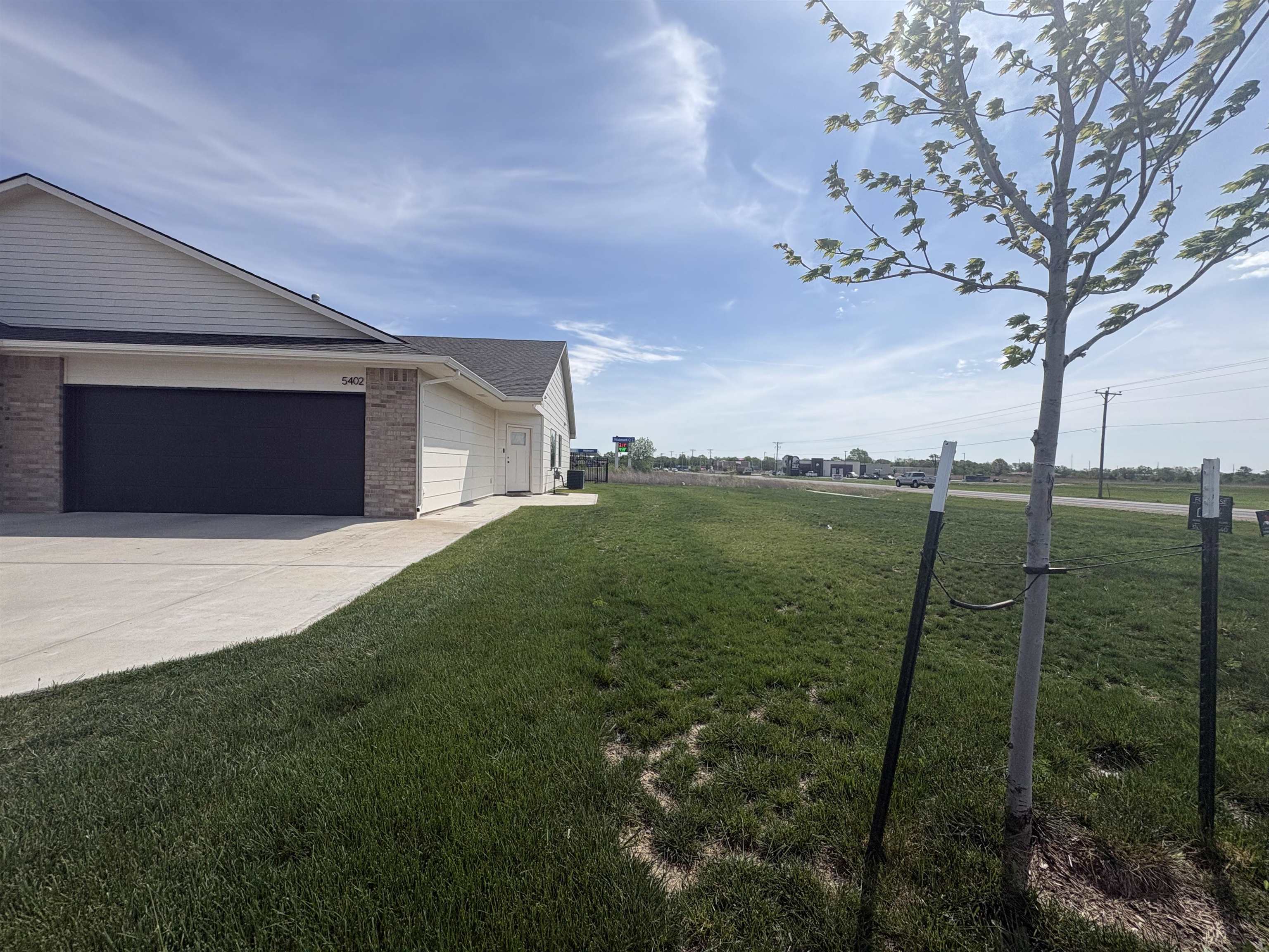 5402-5404 N Sandkey Ct Property Photo 4
