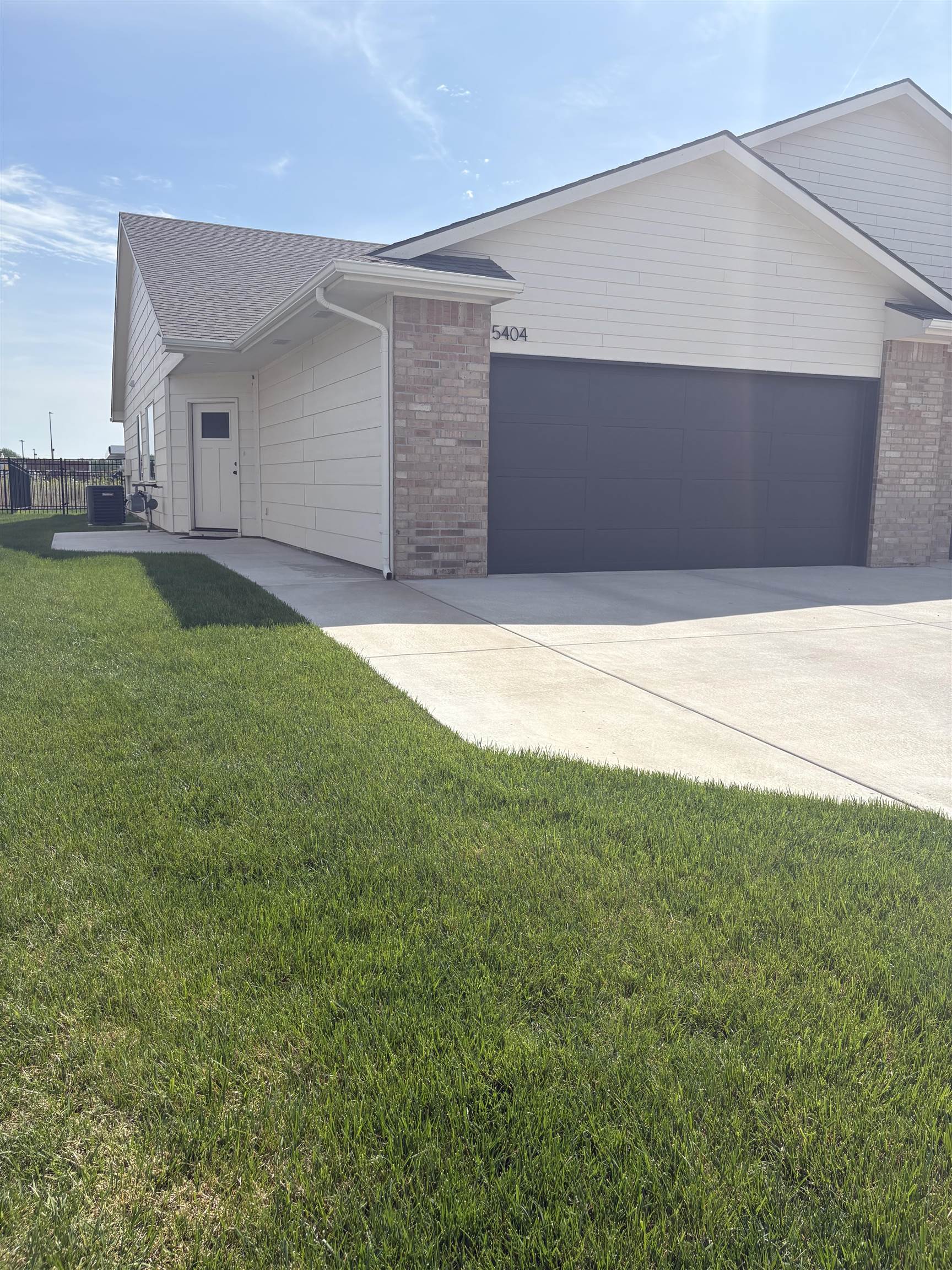 5402-5404 N Sandkey Ct Property Photo 7