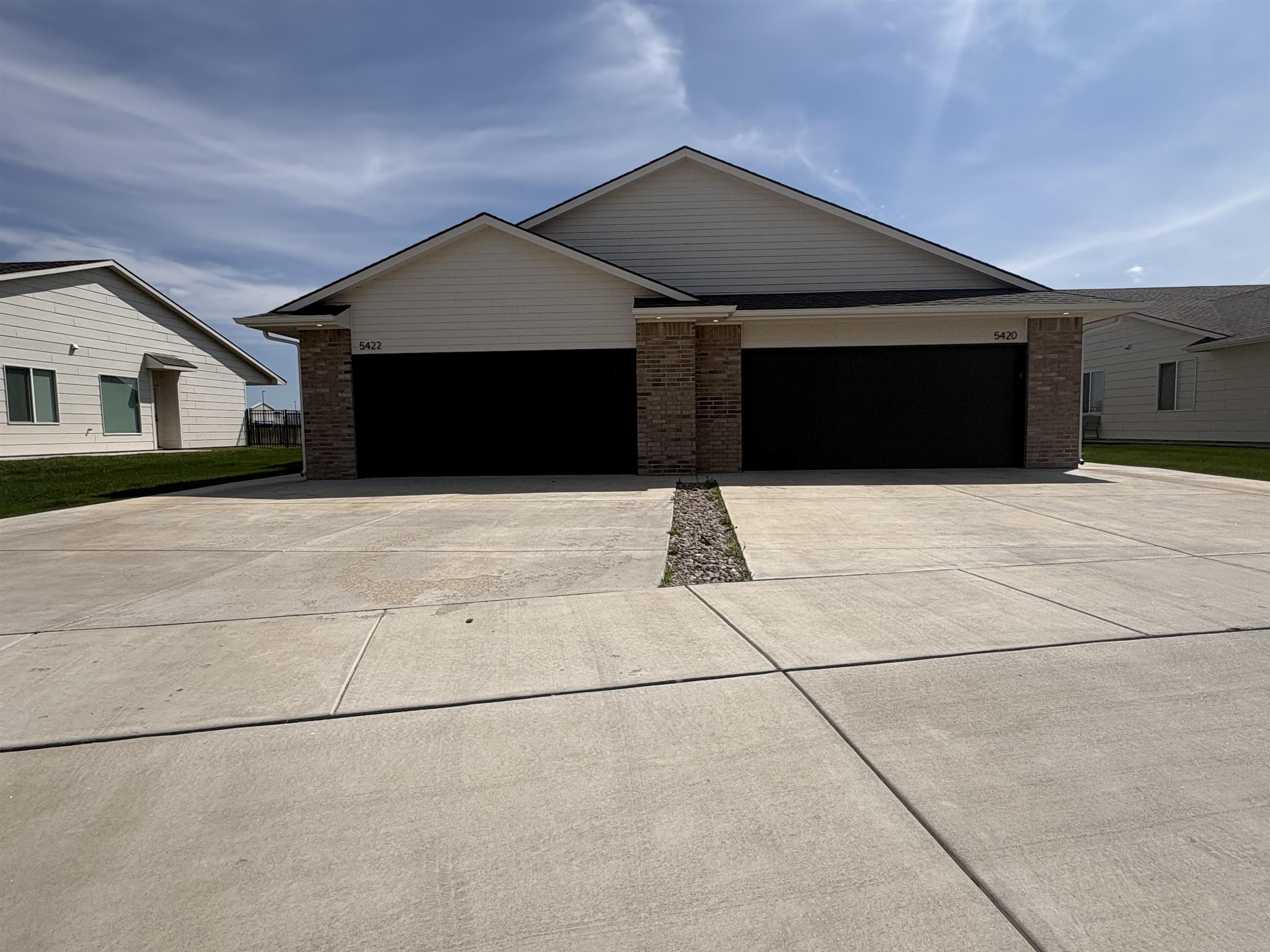 5420-5422 N Sandkey Ct Property Photo 1
