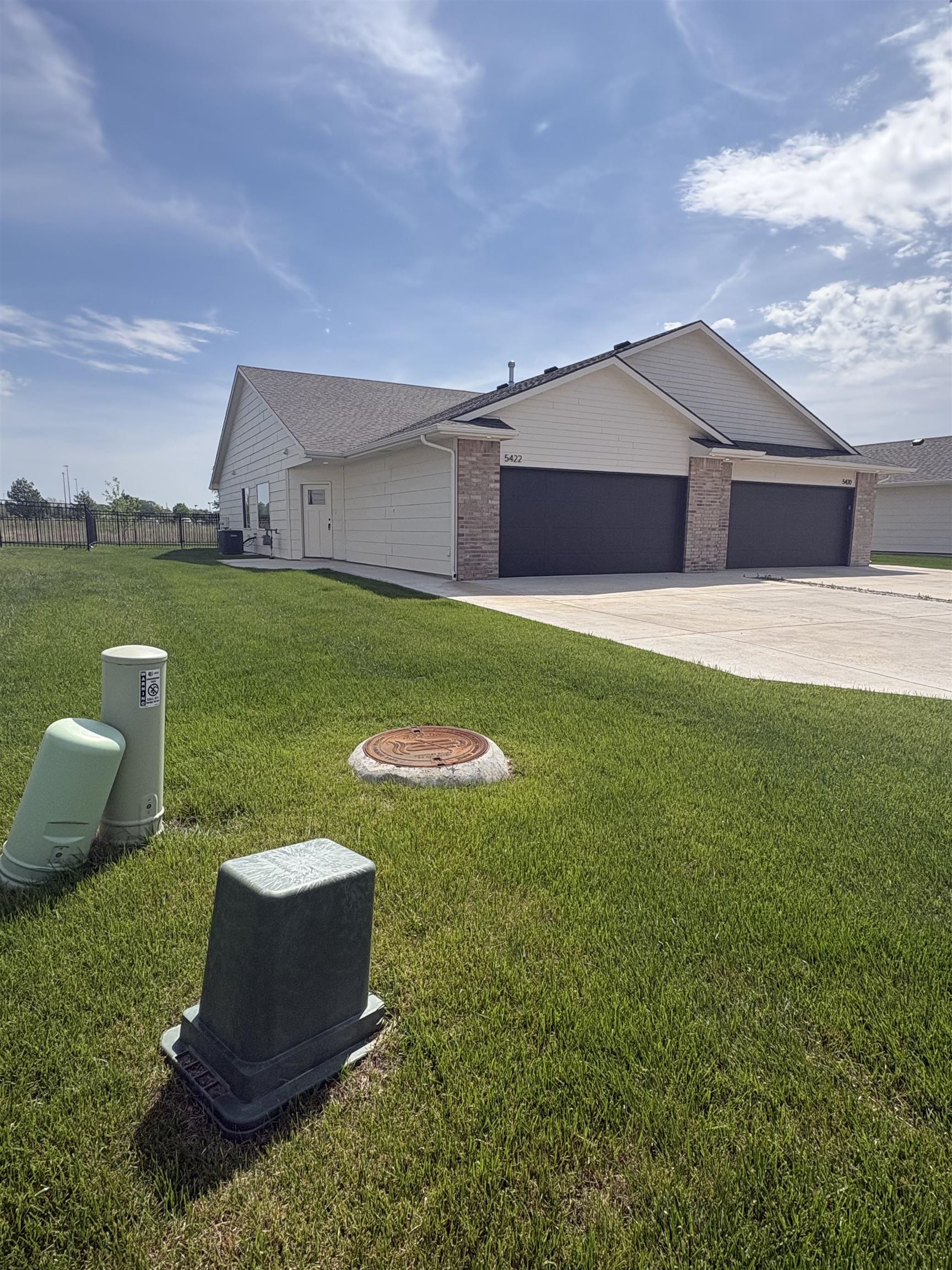 5420-5422 N Sandkey Ct Property Photo 2