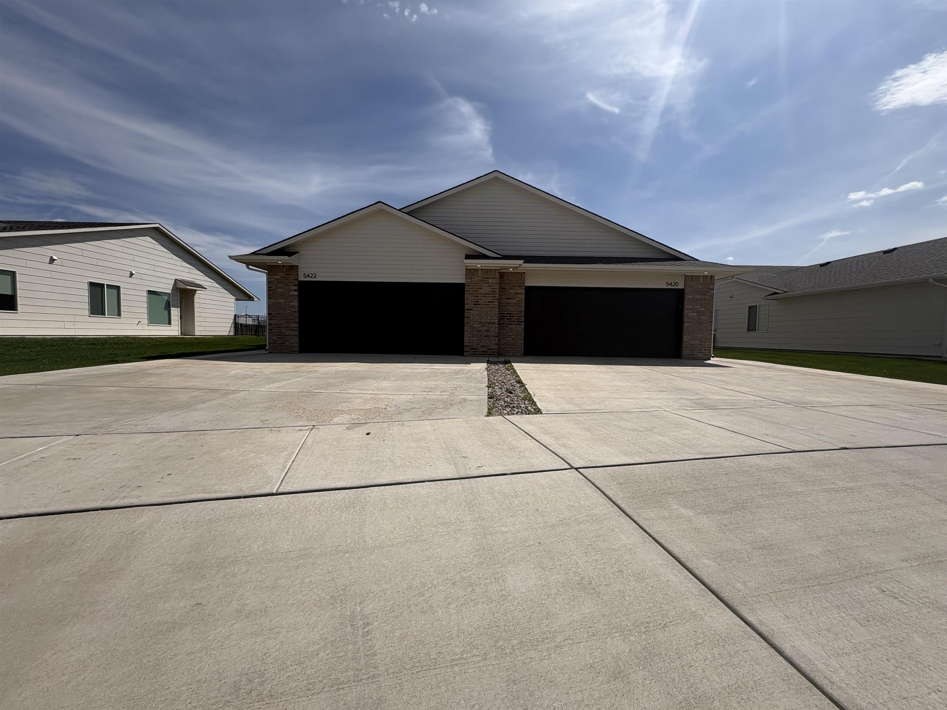 5420-5422 N Sandkey Ct Property Photo 3