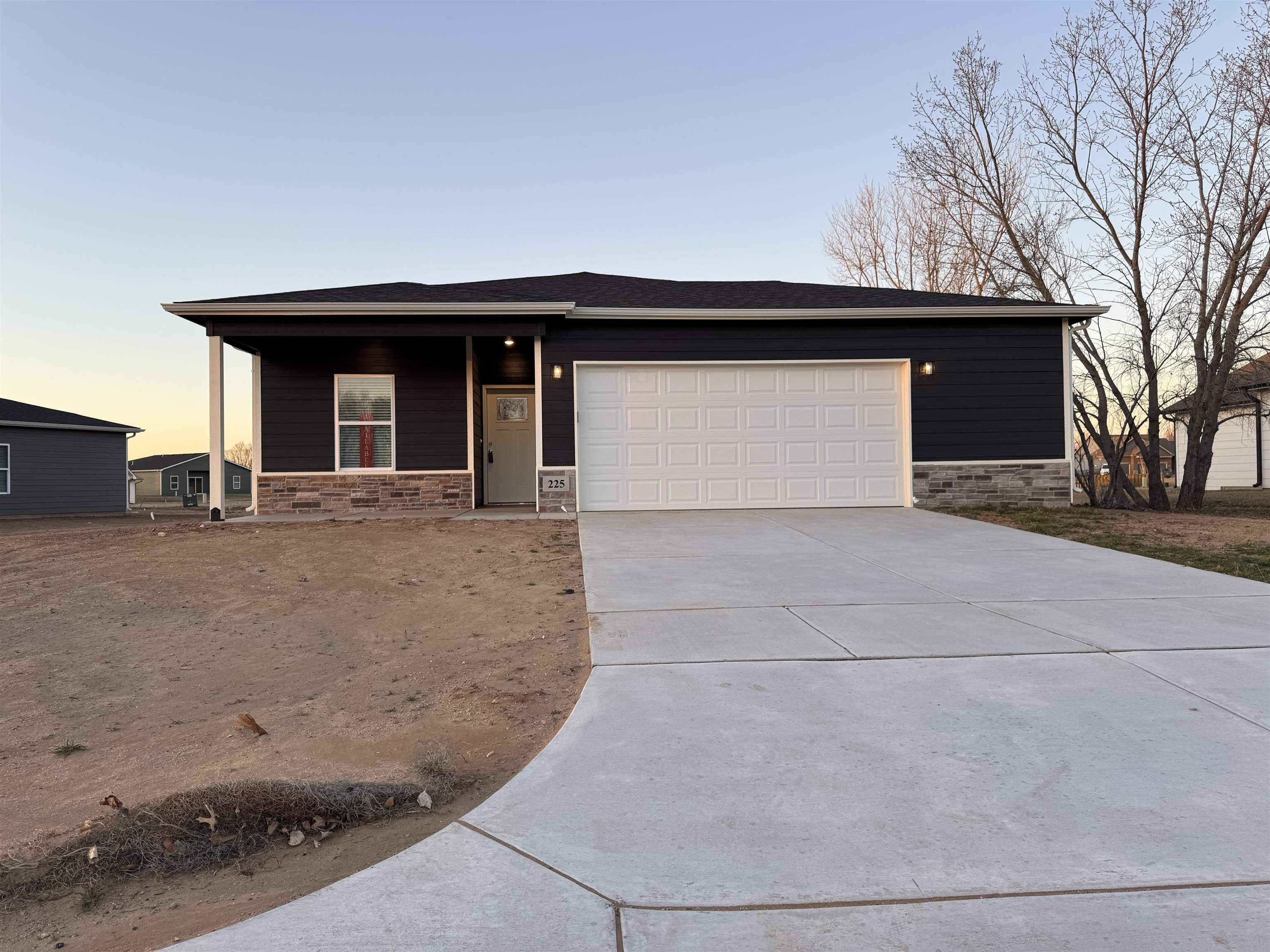 225 Lakeside Dr Property Photo