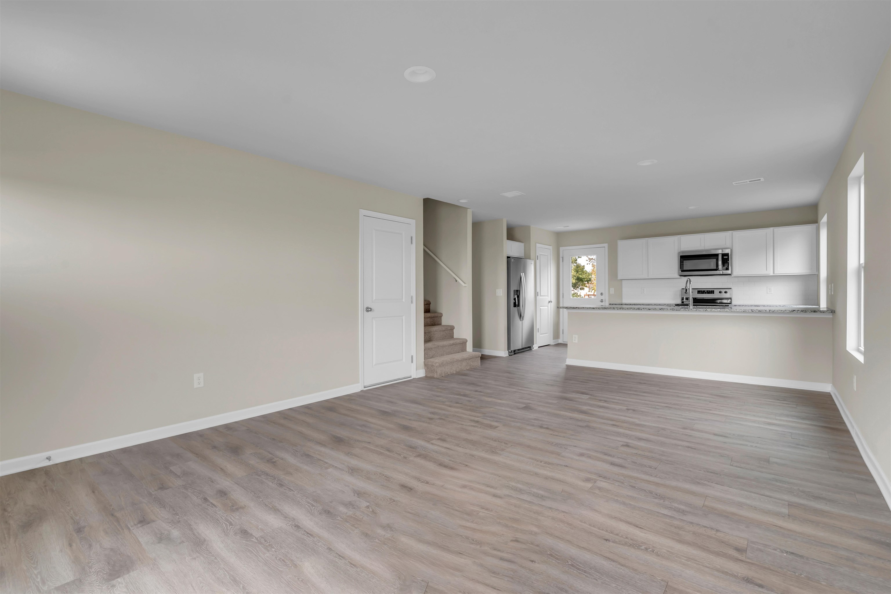 110 S Gatewood St Property Photo 4