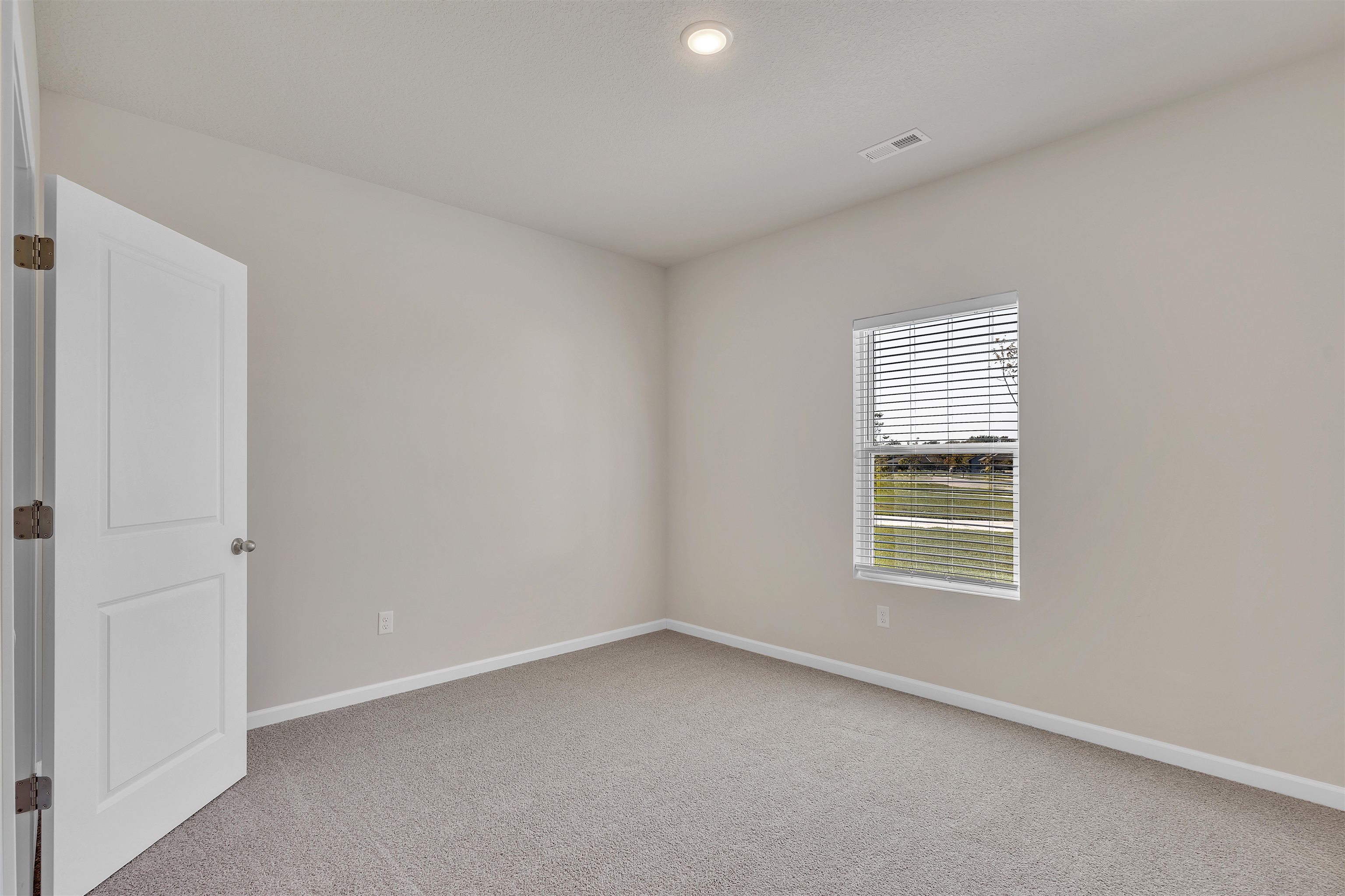 220 S Gatewood St Property Photo 4
