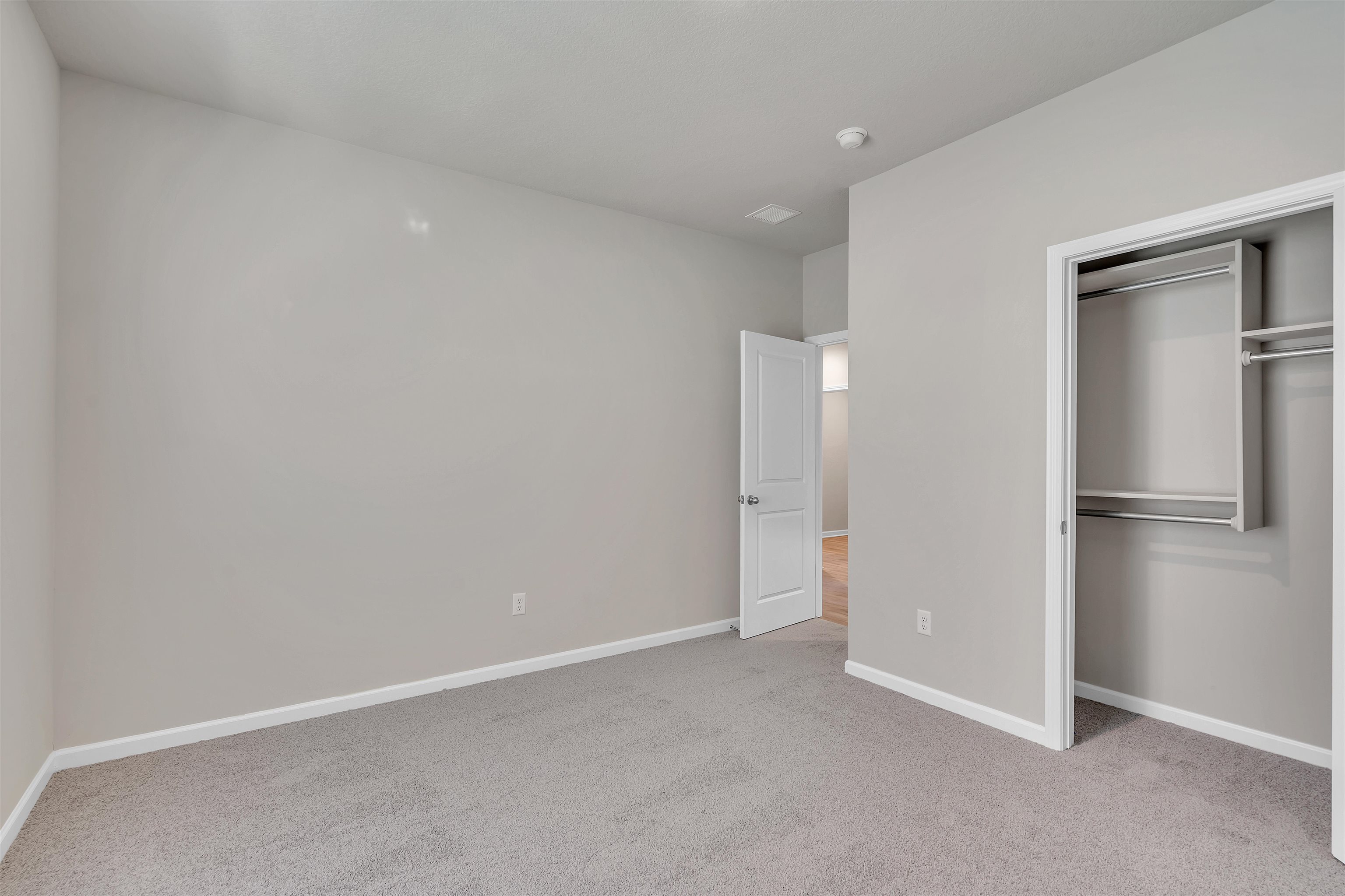 220 S Gatewood St Property Photo 5