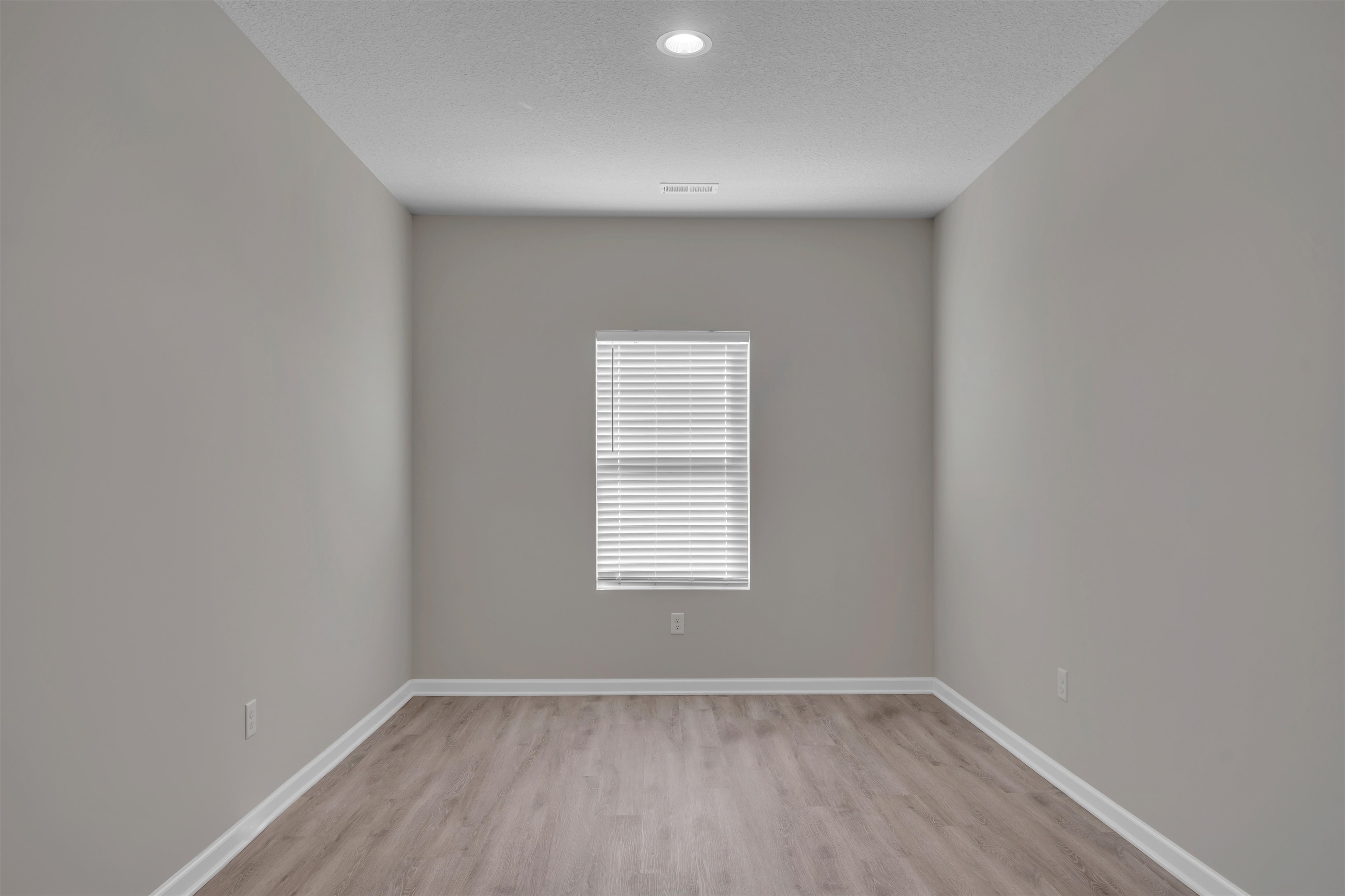 220 S Gatewood St Property Photo 17