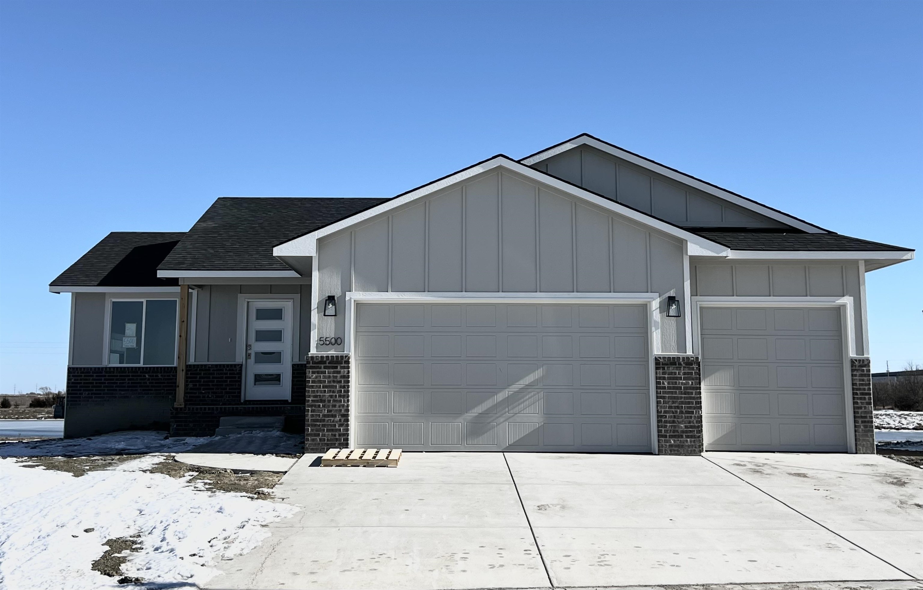 5500 N Toben Dr Property Photo 1