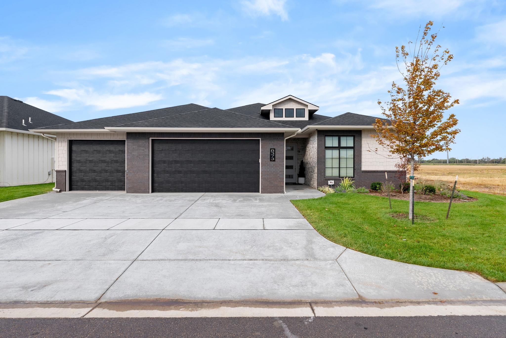 8373 W Waterway Ct Property Photo 1