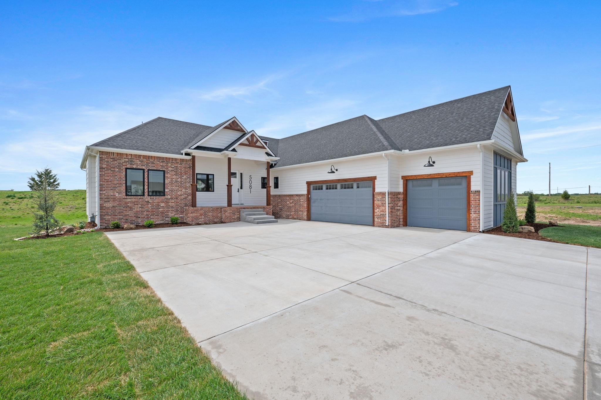 5081 Shoreside Ct Property Photo 3