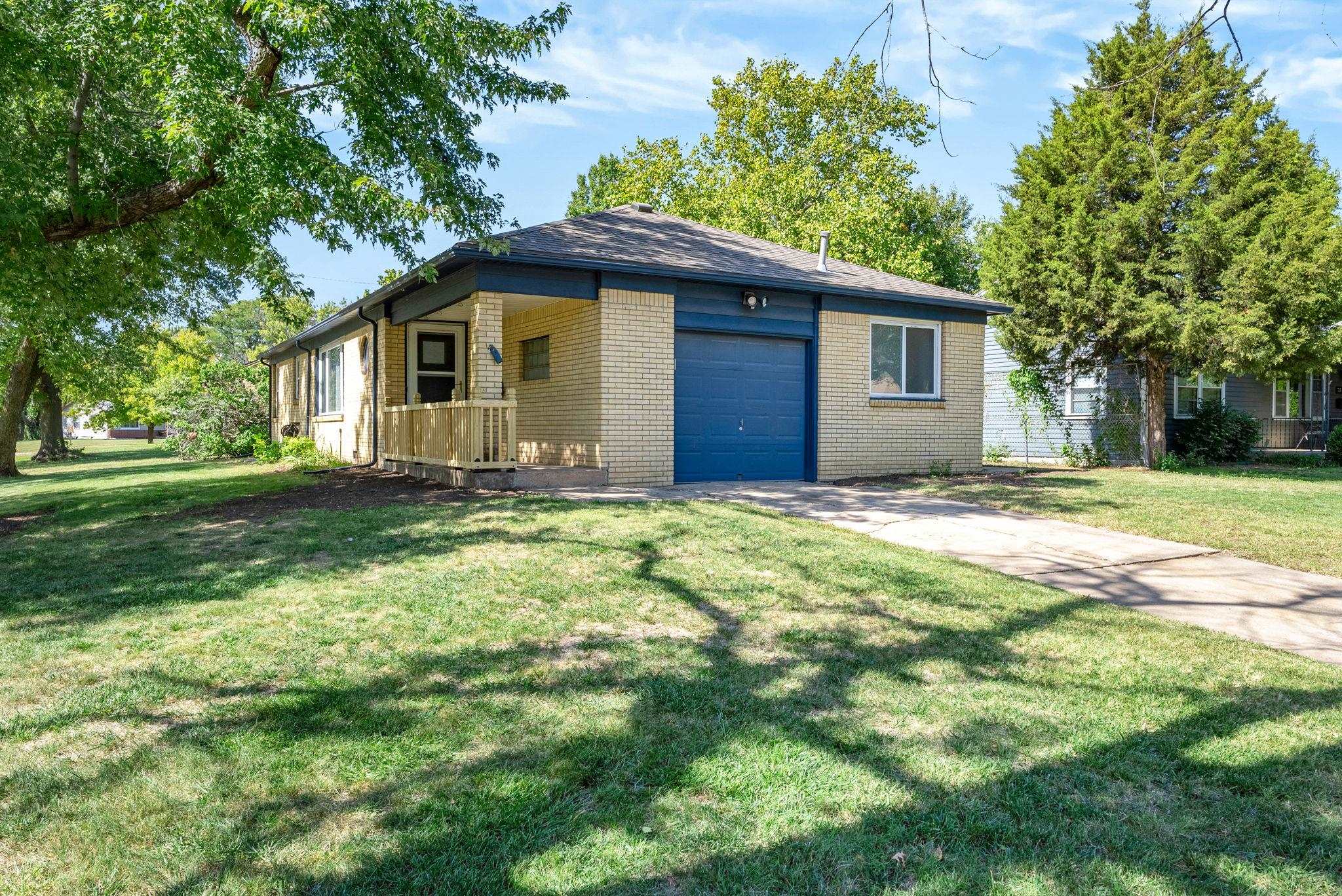 719 S Courtleigh Dr Property Photo 1