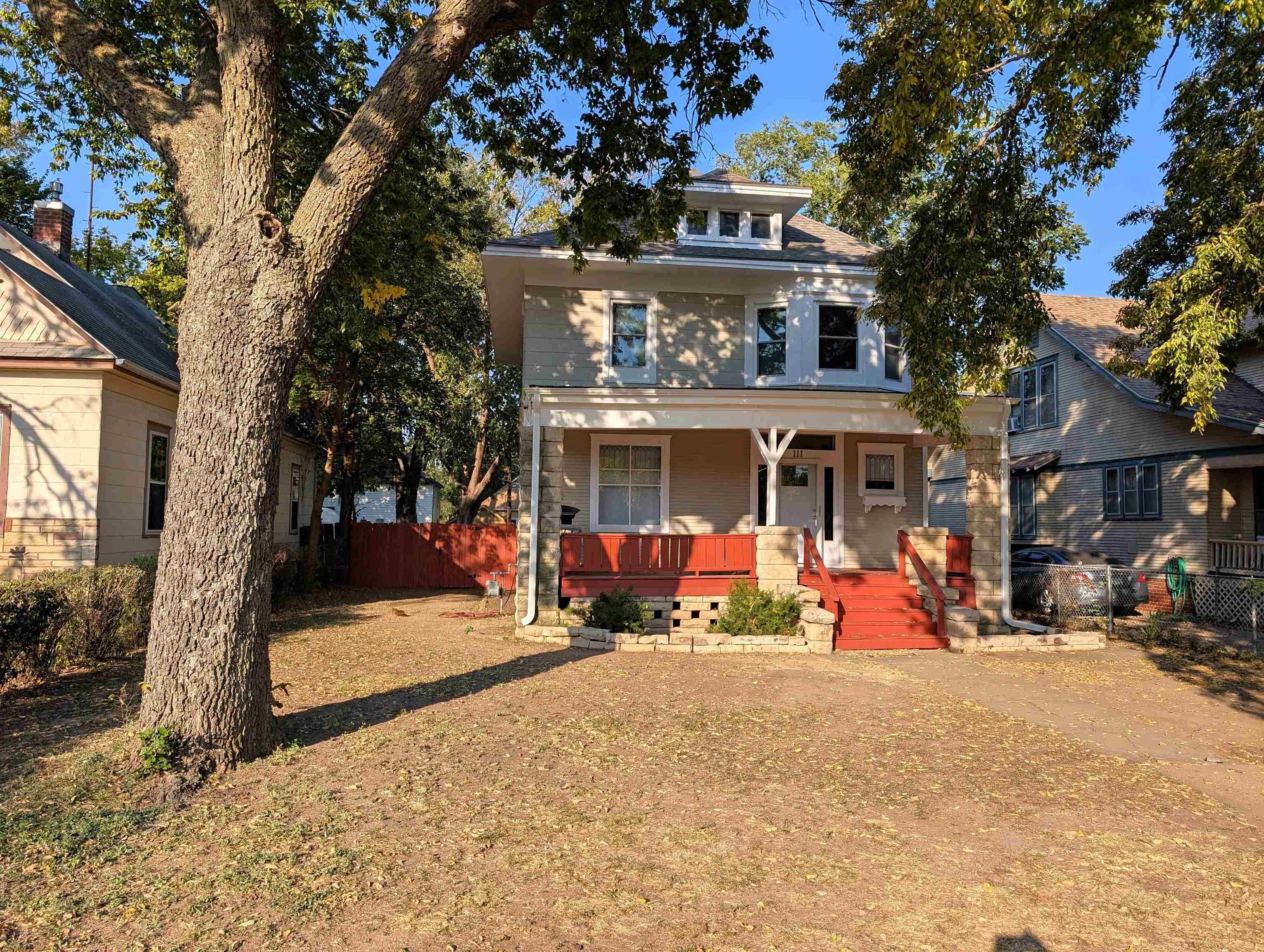 111 N College Ave Property Photo 1