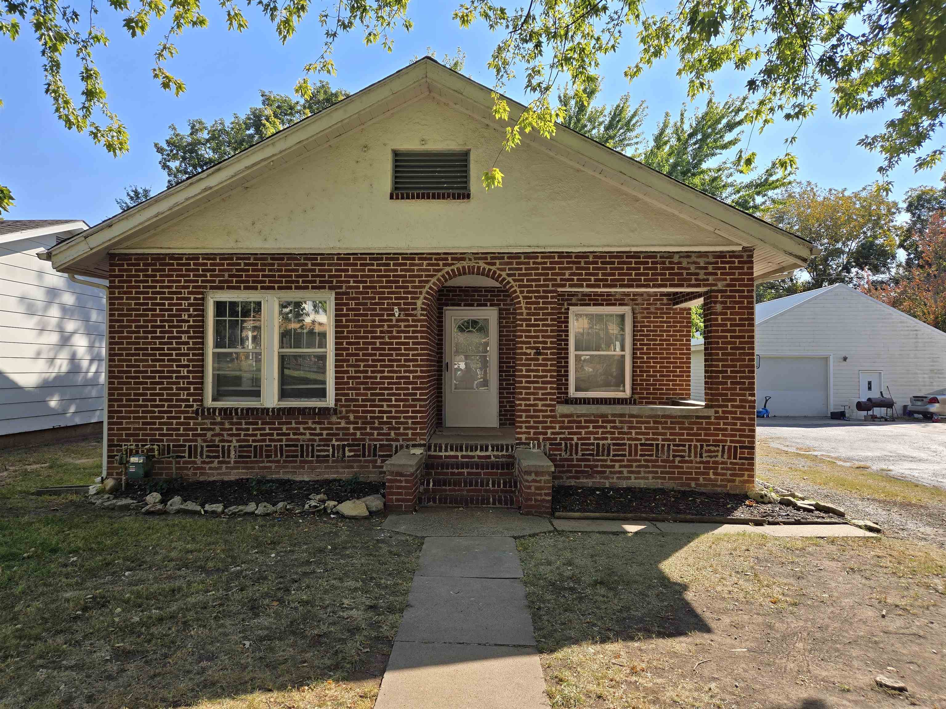 1319 E 12th Avenue Property Photo 1
