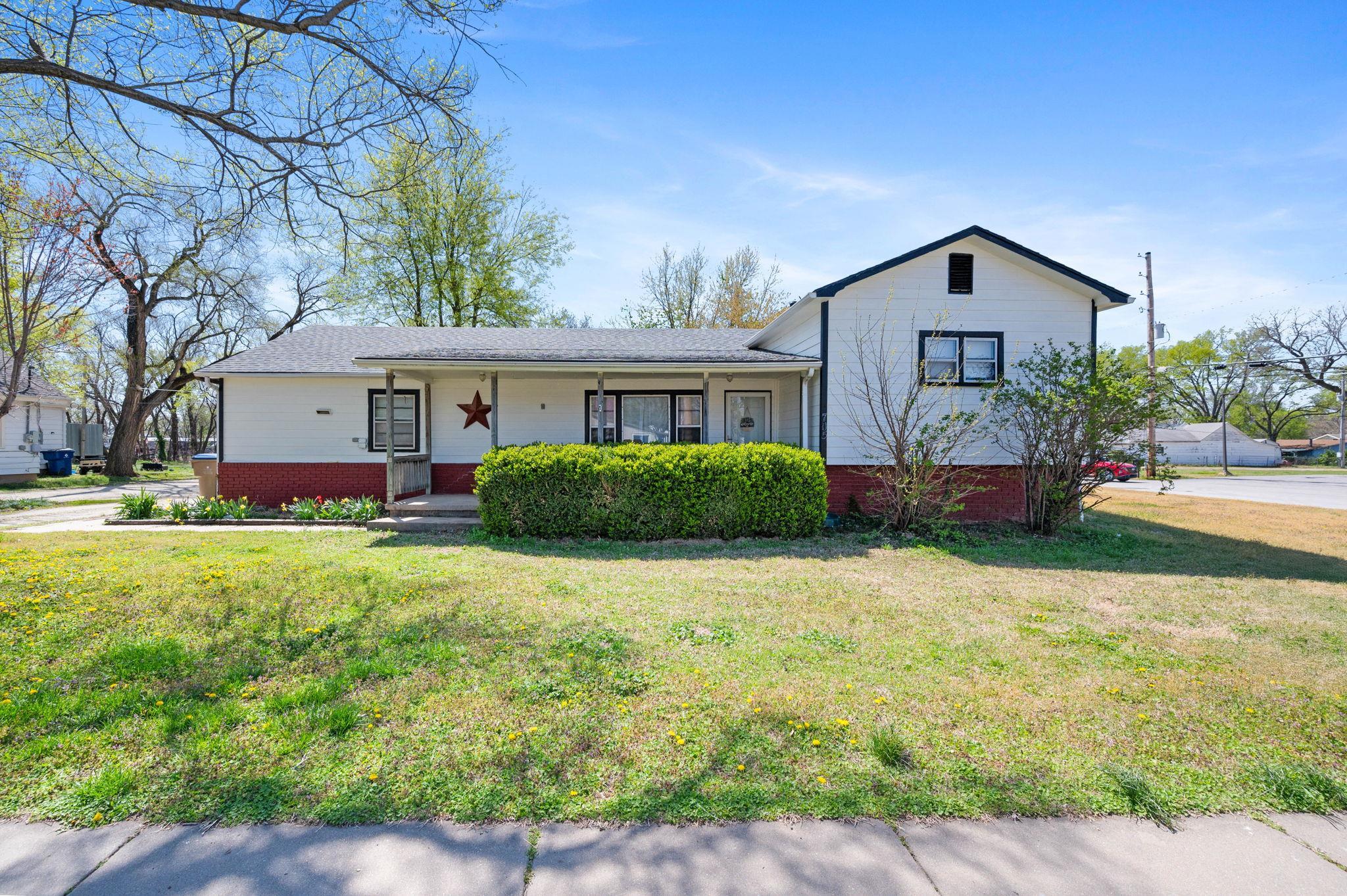 705 E Main Property Photo