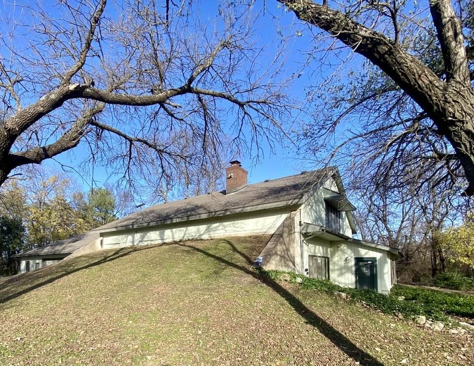 8730 S Knight St Property Photo 4