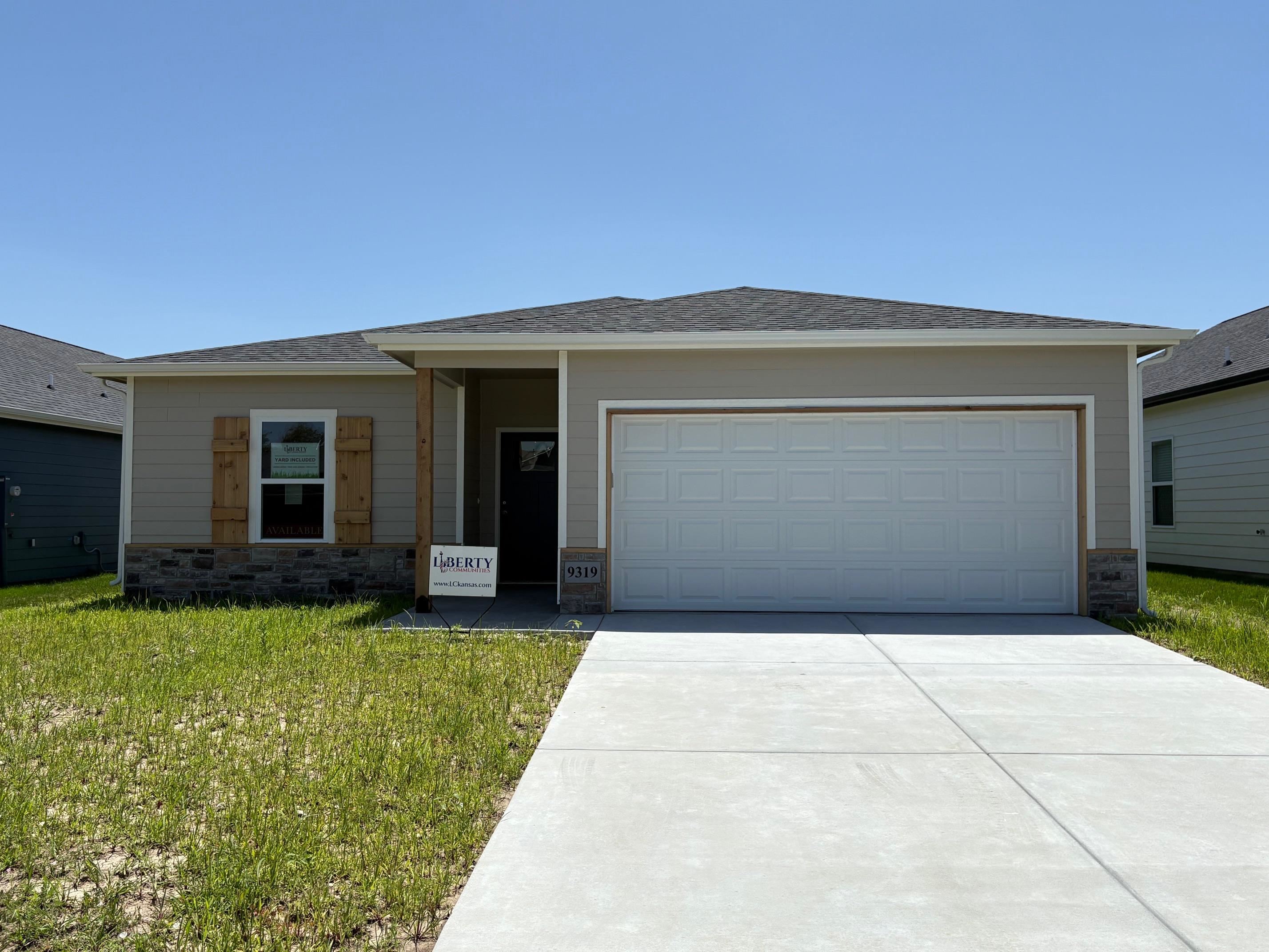9319 E Creed St Property Photo 1