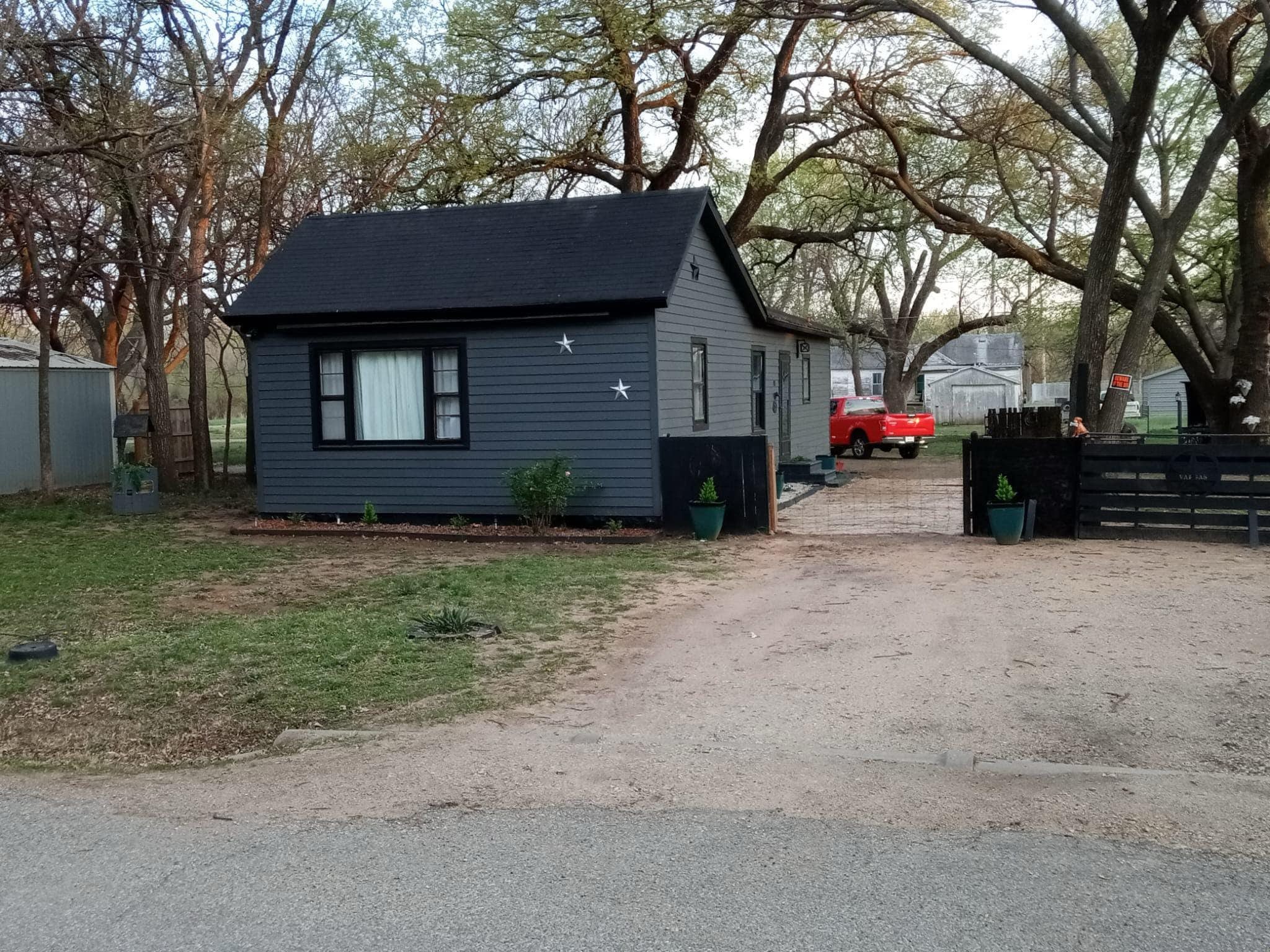 912 W Lincoln Ave Property Photo