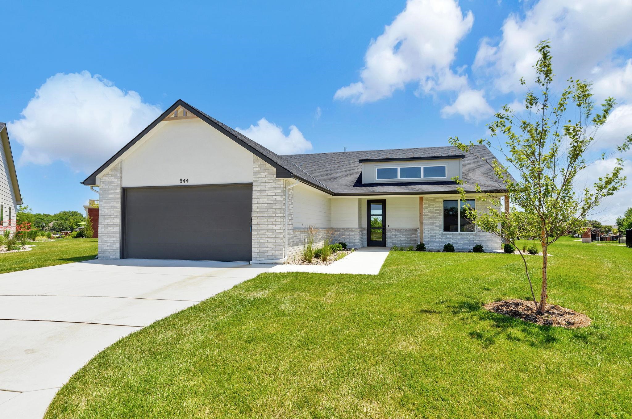 844 N Speyside Cir Property Photo 1