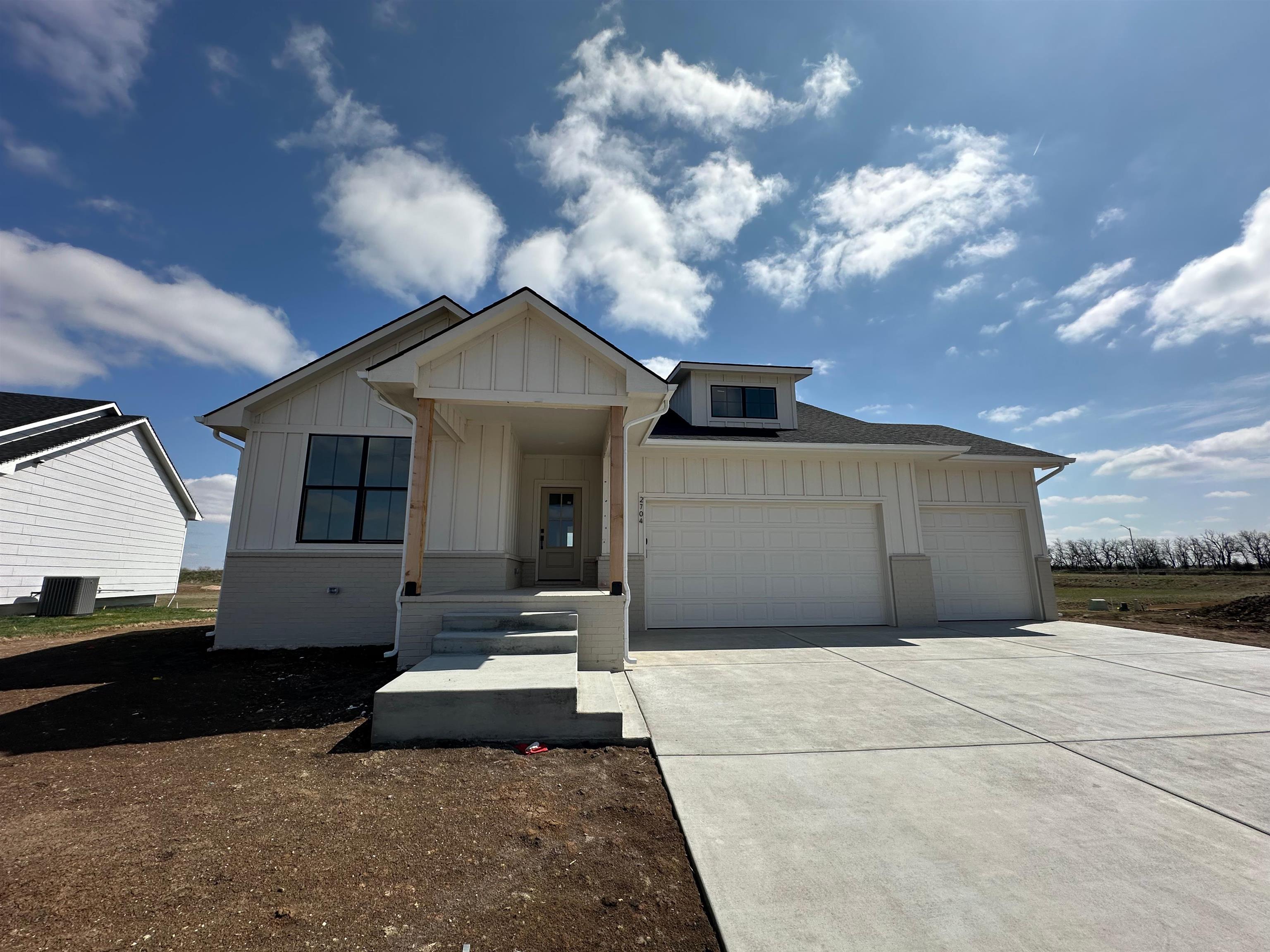 2704 S Clear Creek Property Photo 1