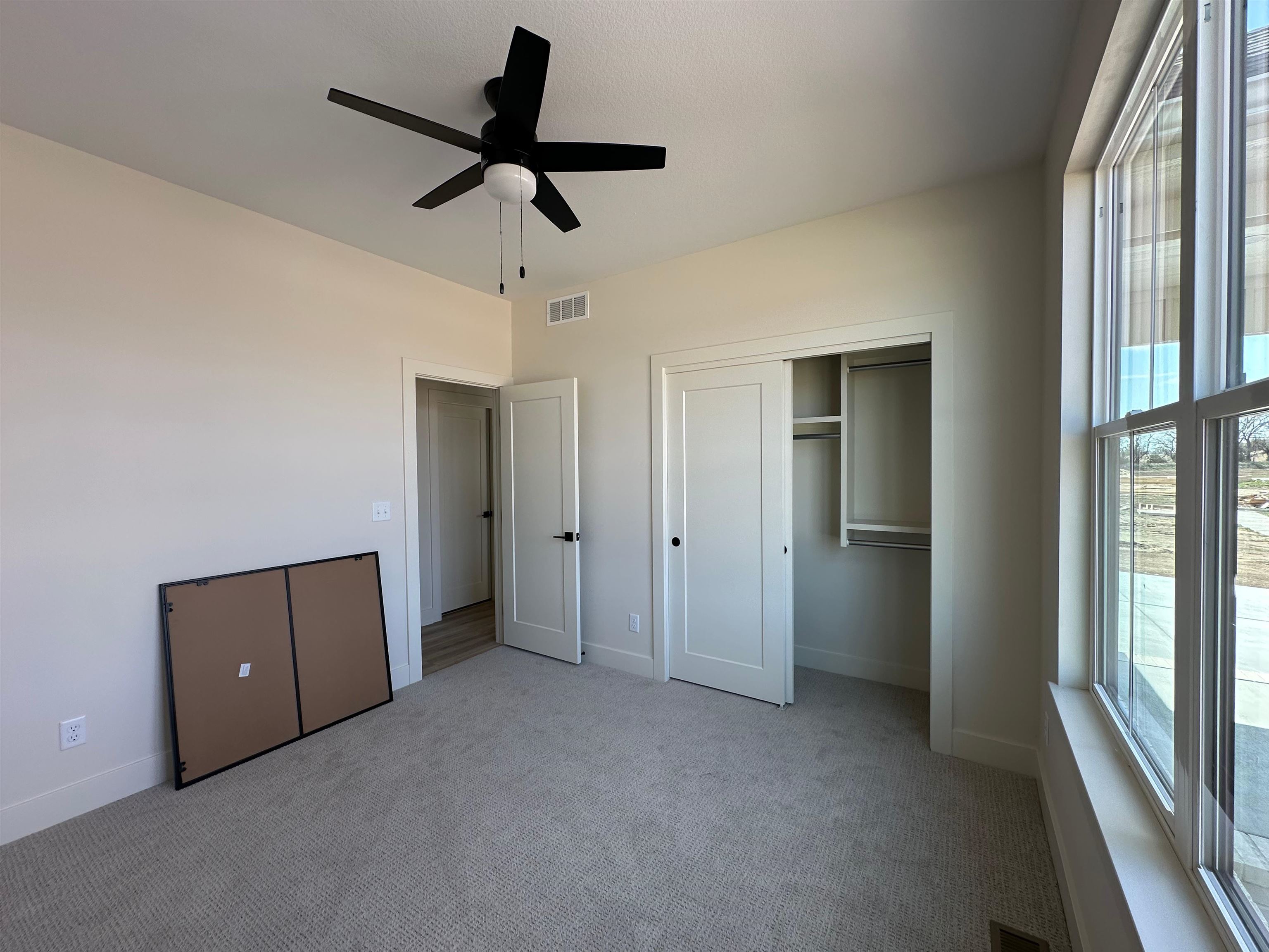 2704 S Clear Creek Property Photo 7