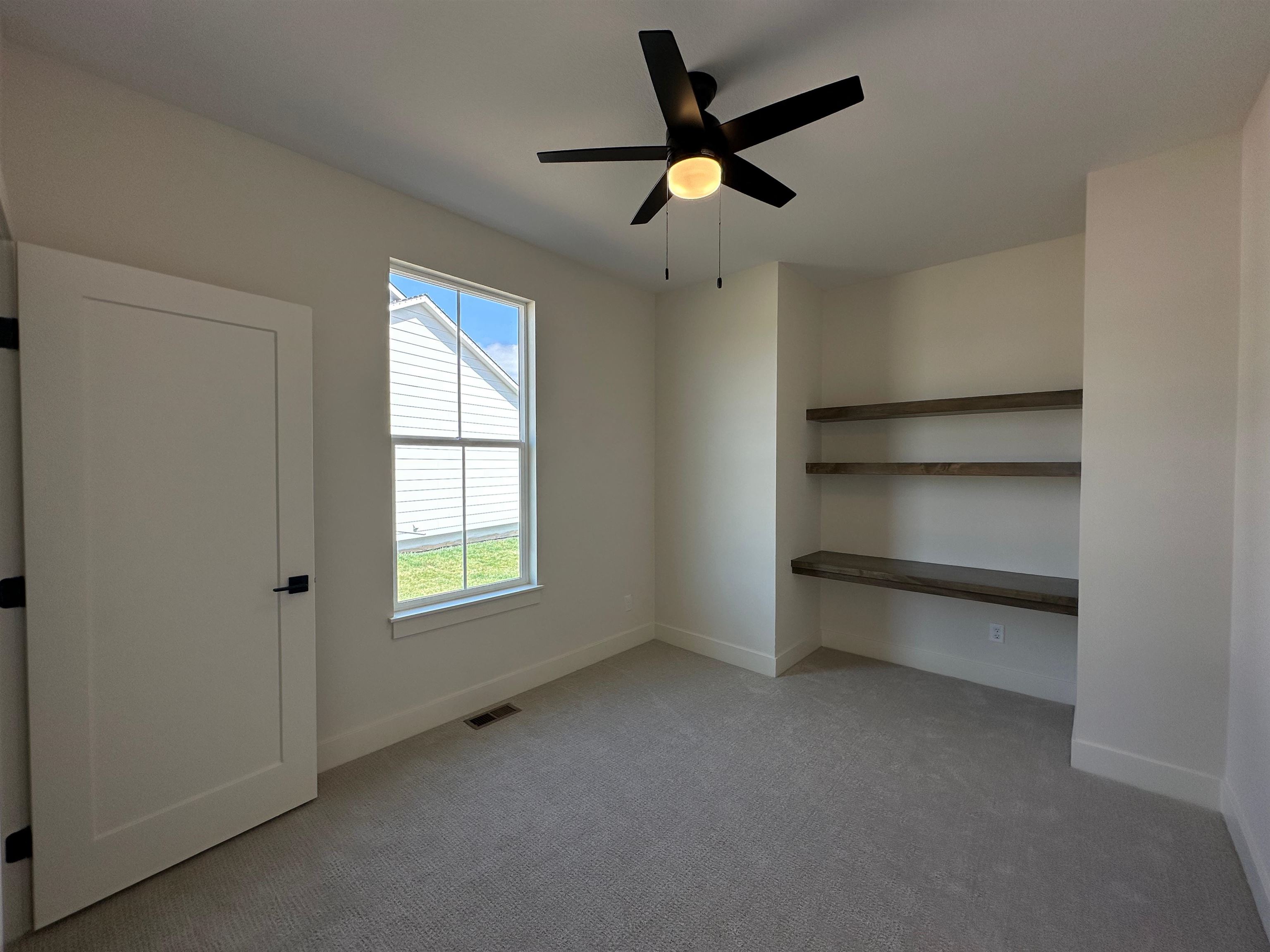 2704 S Clear Creek Property Photo 8