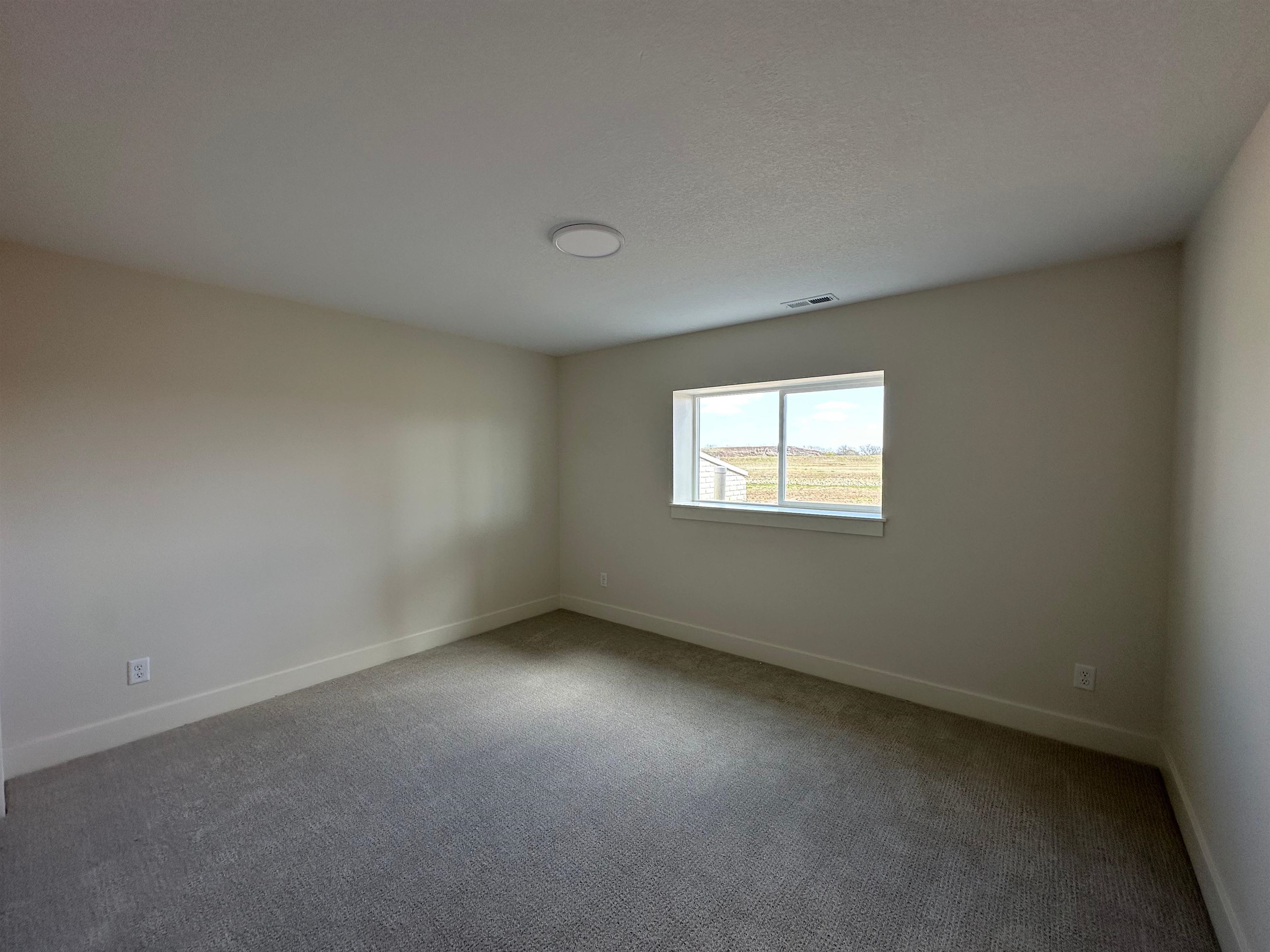 2704 S Clear Creek Property Photo 11